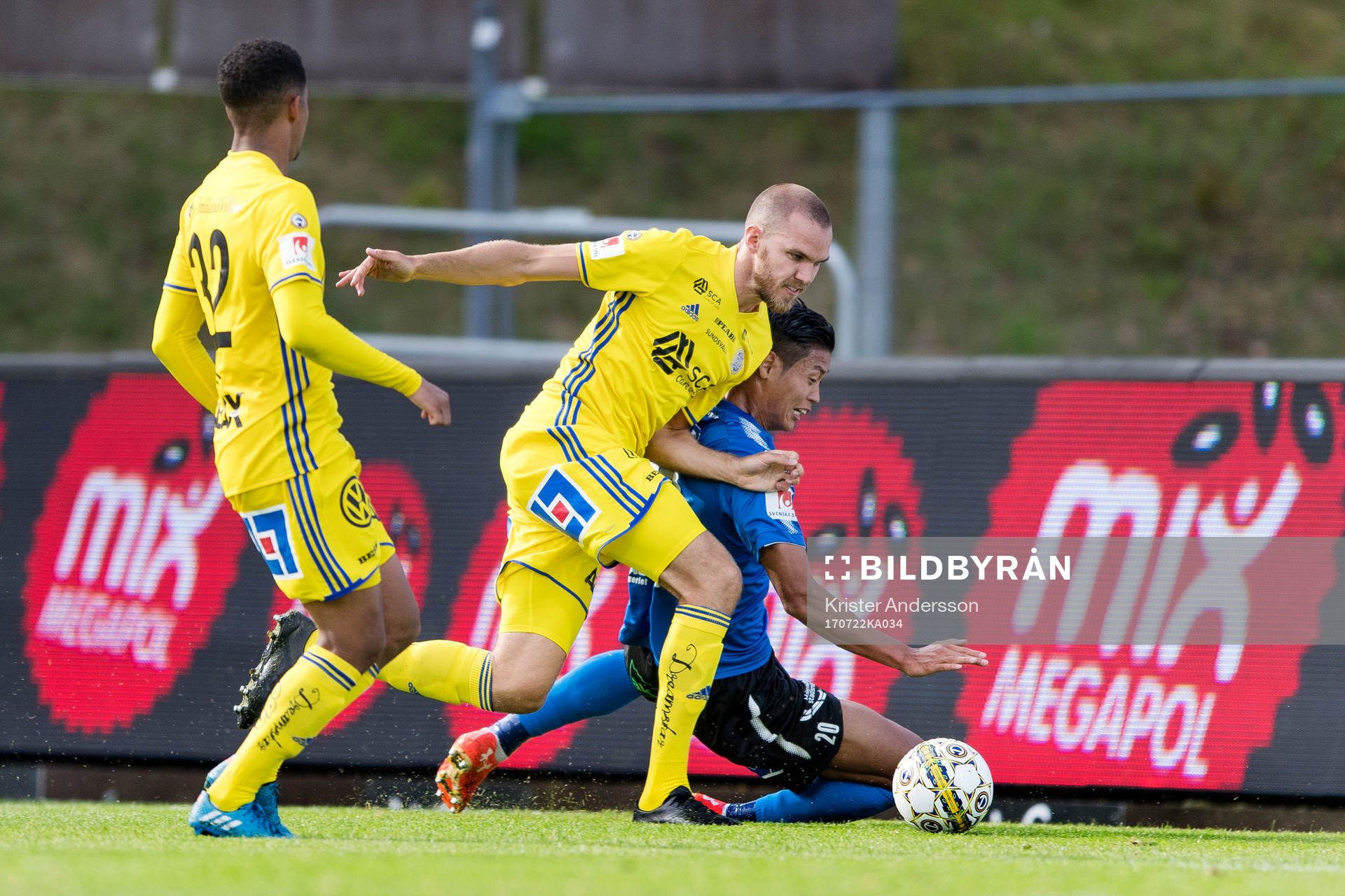 Sundsvalls Marcus Danielson och Halmstads Kosuke Kinoshita
