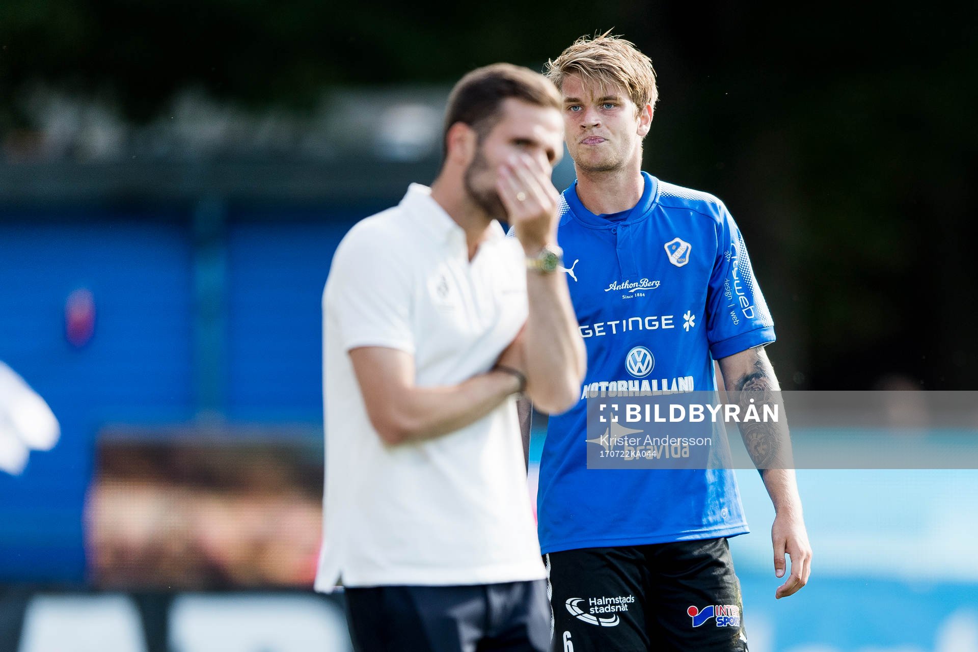 Halmstads Marcus Mathisen blir utvisad och i förgrunden