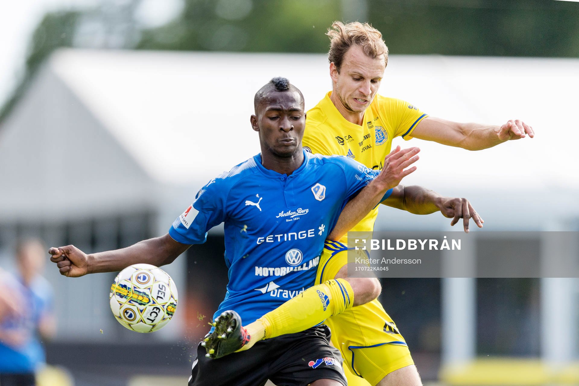 Halmstads Aboubakar Keita och Sundsvalls Lars Krogh Gerson