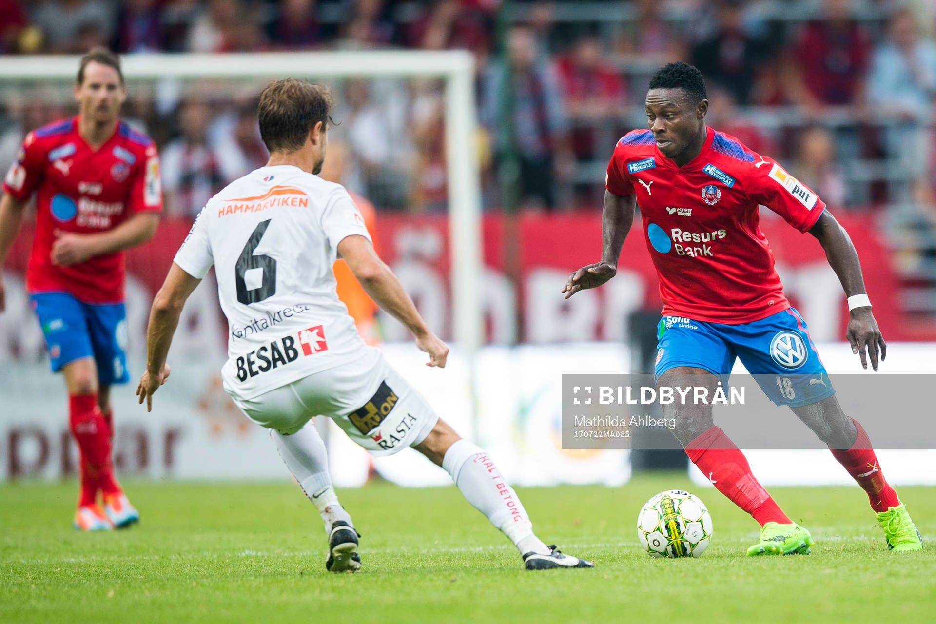 Helsingborgs Oke Akpoveta med bollen