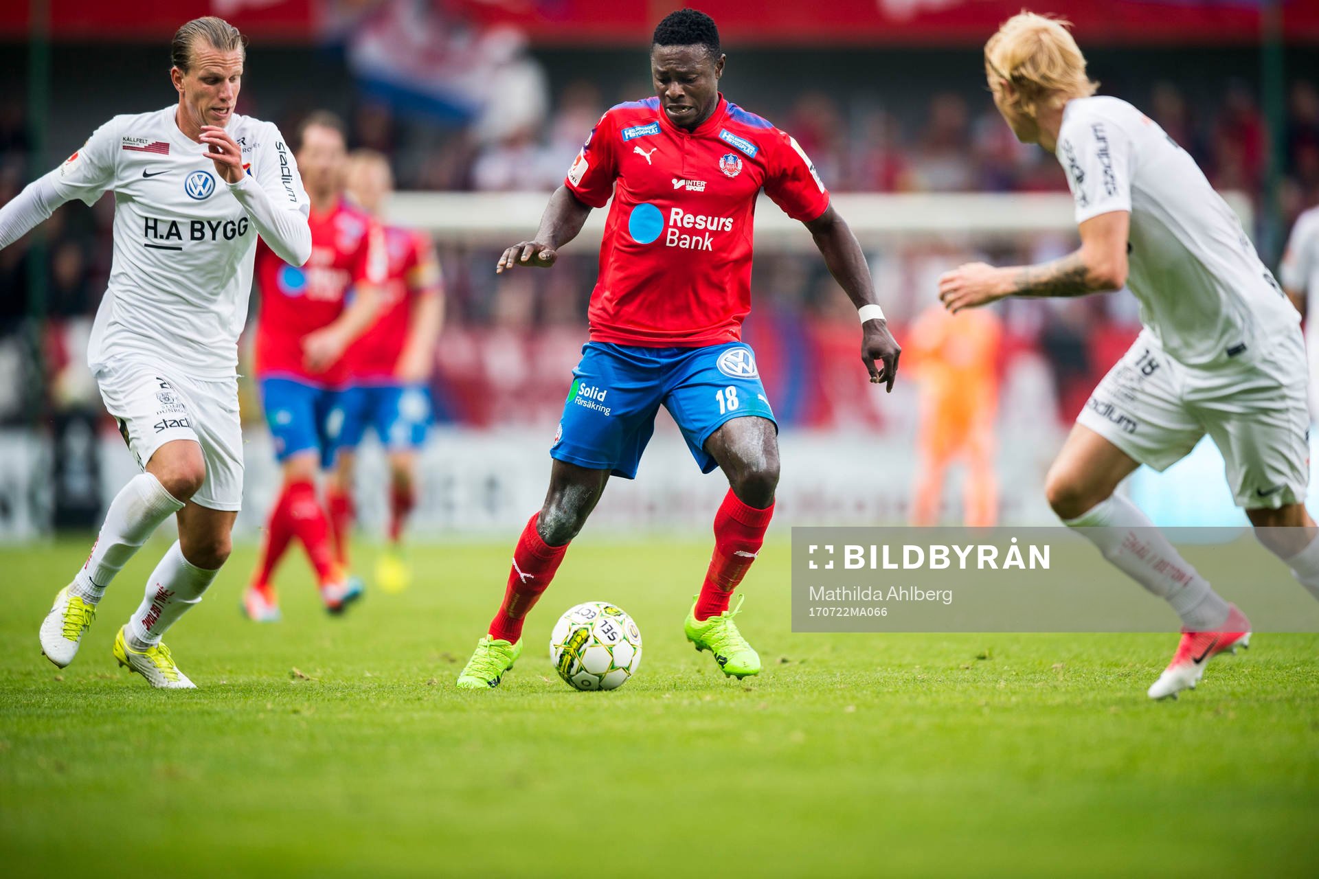 Helsingborgs Oke Akpoveta med bollen