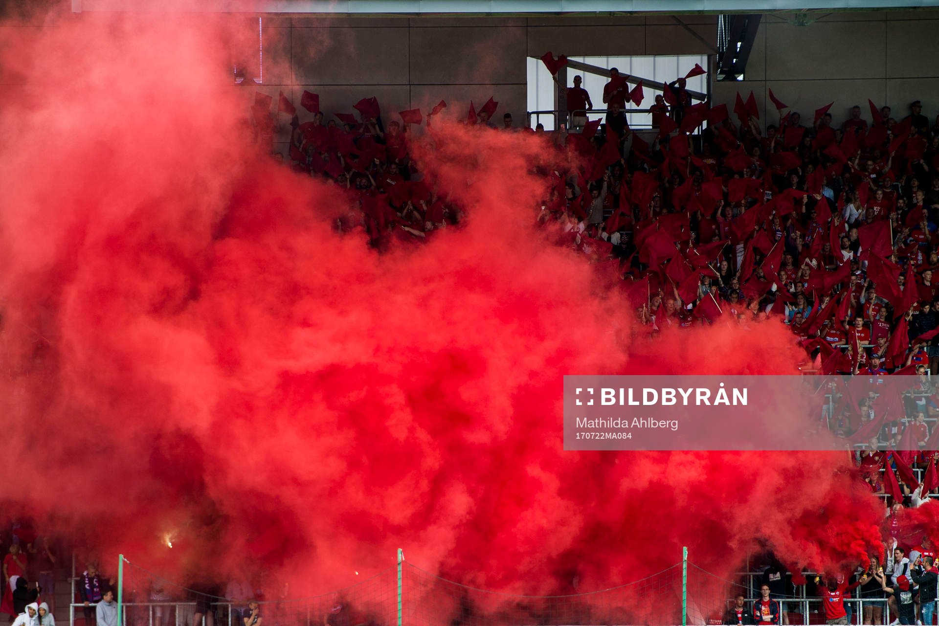 Röd rök från Helsingborgs klack