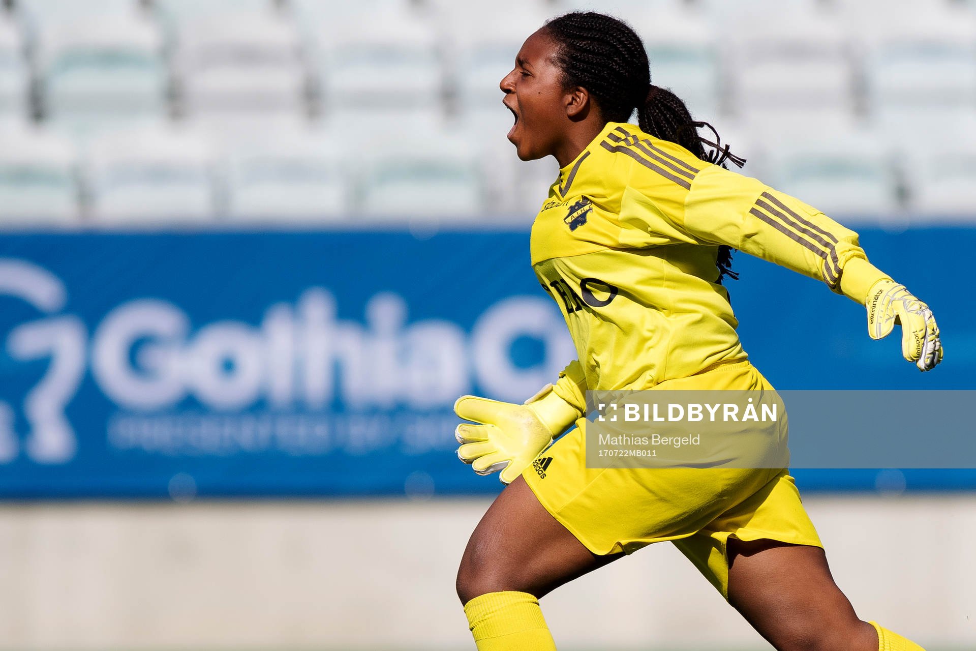 AIKs målvakt Vendela Persbeck jublar efter vinsten under finalen i Gothia Cup, grupp G14, mellan Hammarby och AIK den 22 juli 2017 i Göteborg.