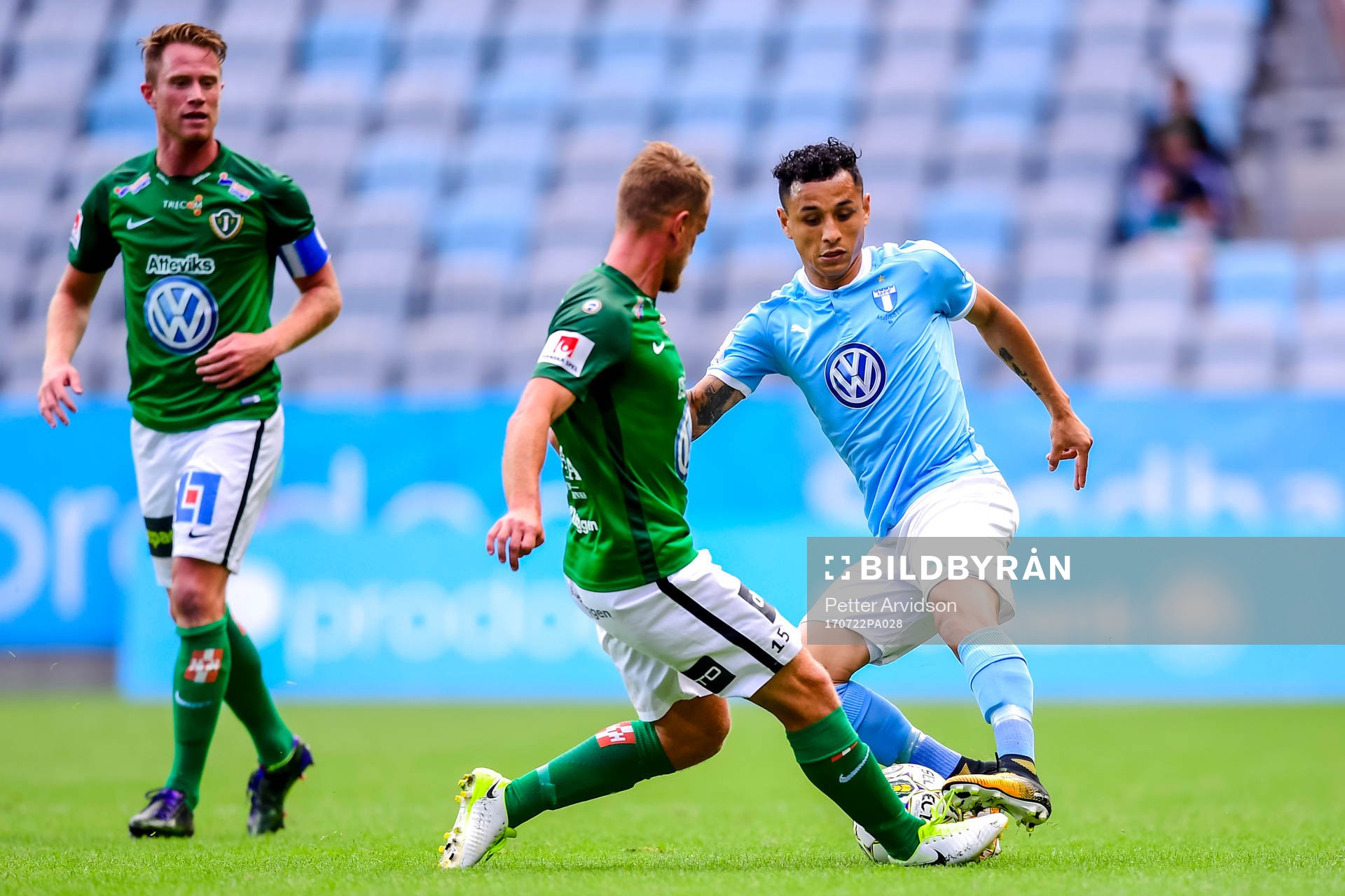 Jönköpings Stian Aasmundsen och Malmö FFs Yoshimar Yotún