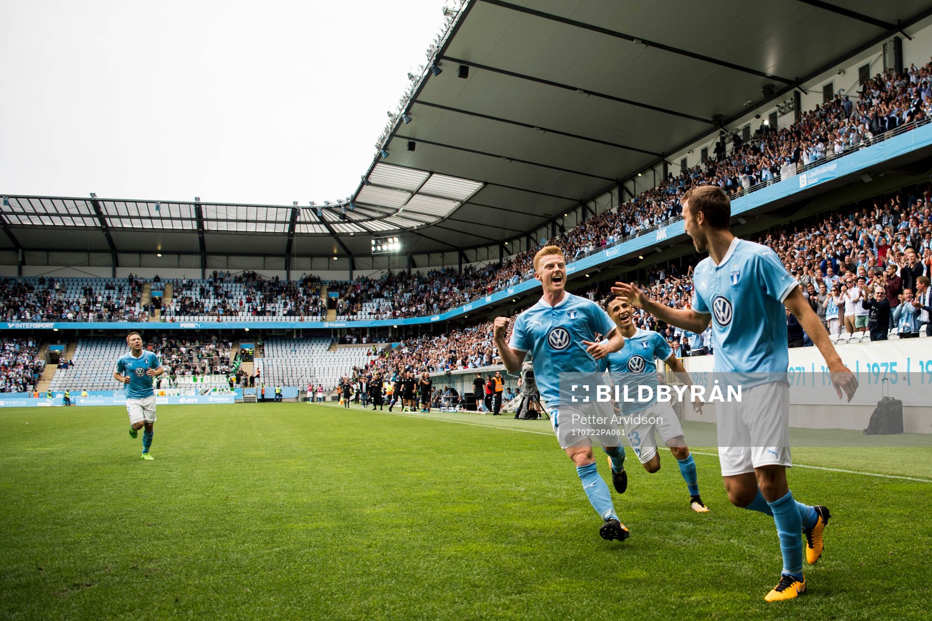Malmö FFs Anders Christiansen och Yoshimar Yotún jublar