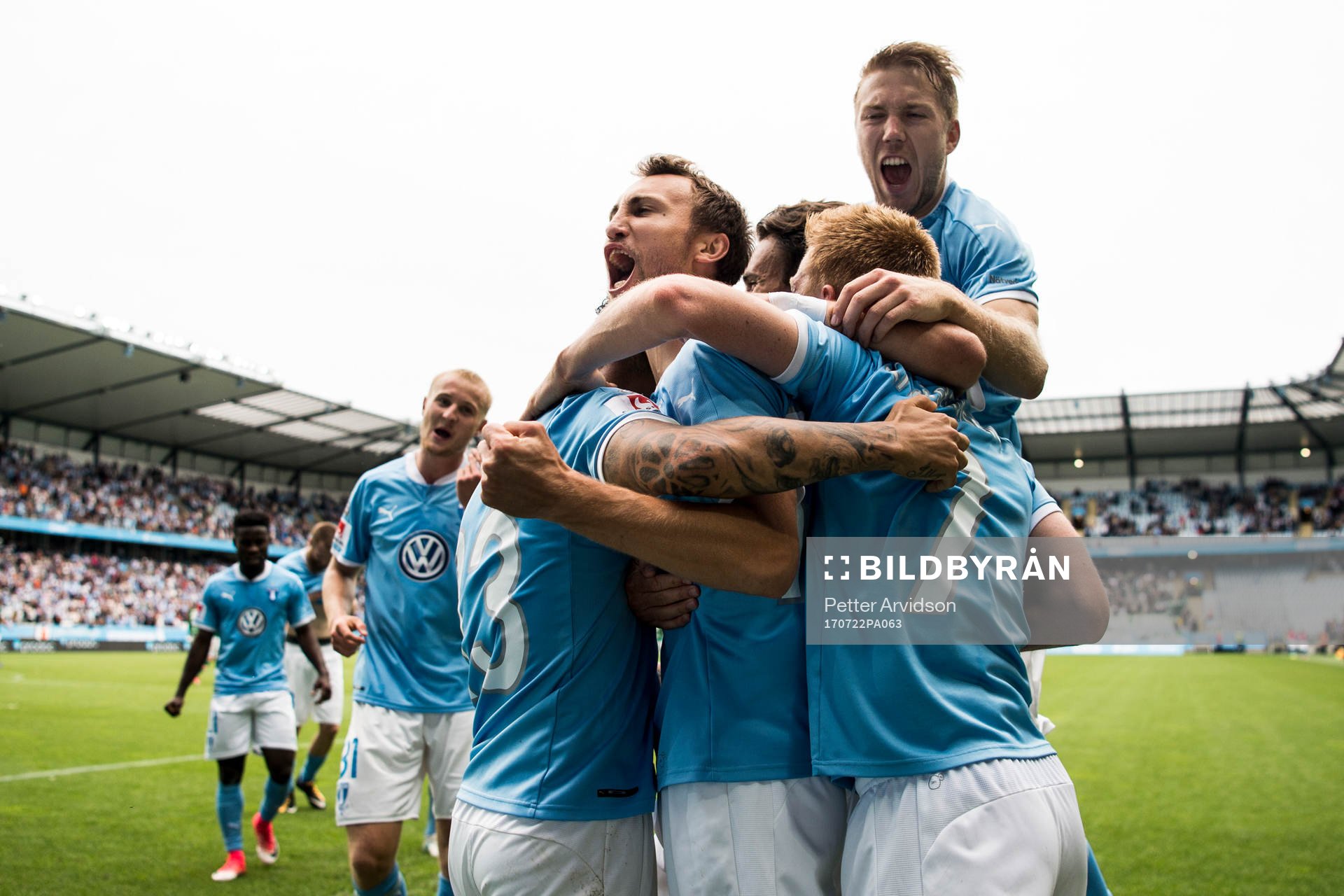 Malmö FFs Magnus Wolff Eikrem jublar med lagkamrater