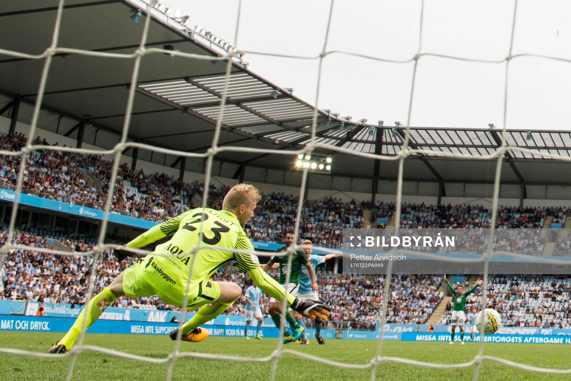 Malmö FFs Anders Christiansen gör 1-0 bakom Jönköpings