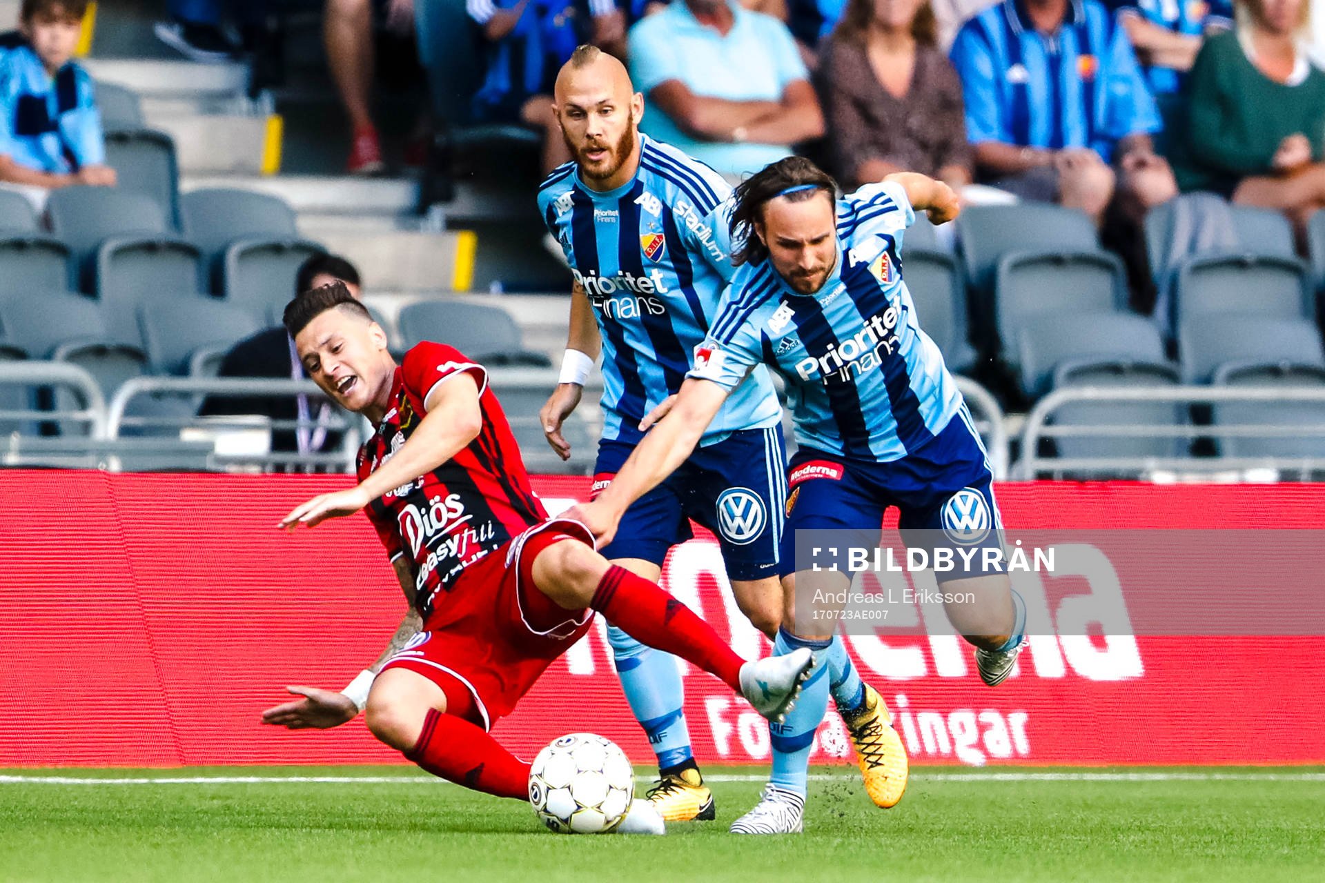 Östersunds Jamie Hopcutt i en kamp mot Djurgårdens Magnus