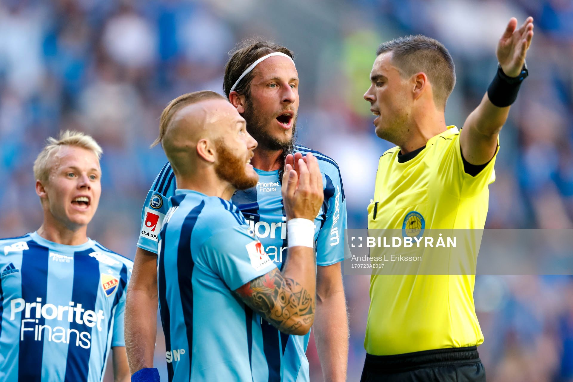 Djurgårdens Magnus Eriksson och Jonas Olsson i samtal med