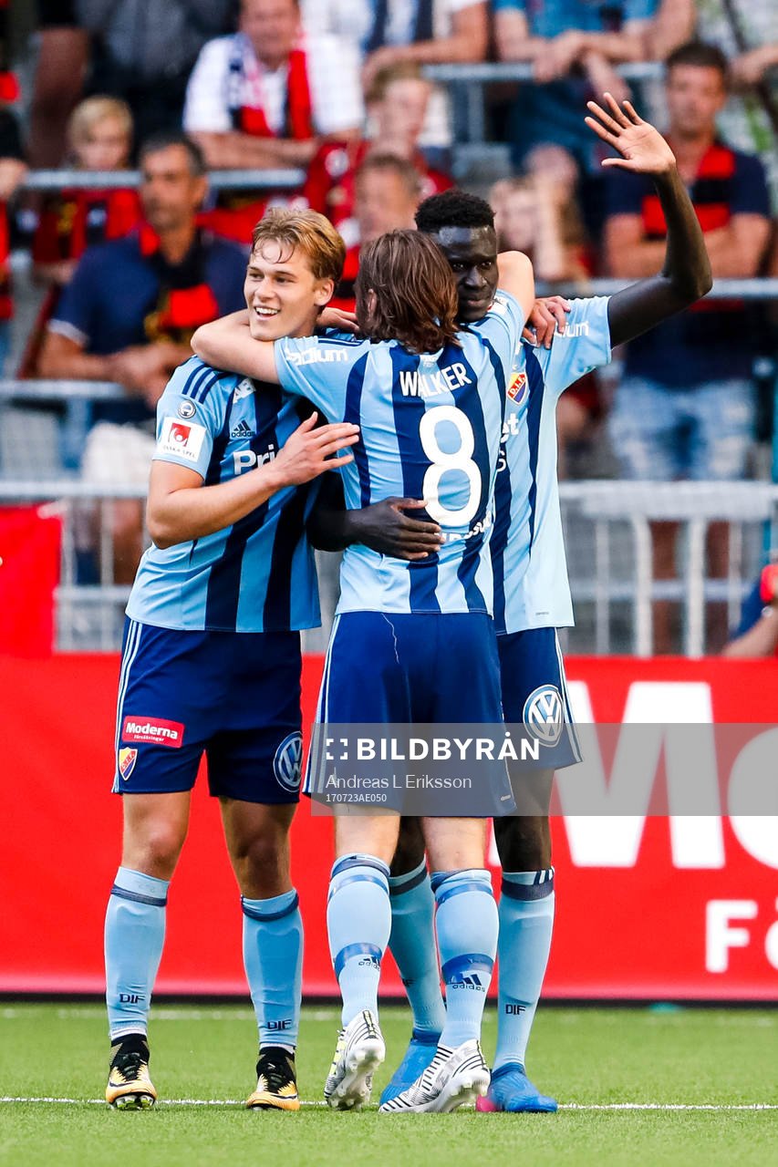 Djurgårdens Felix Beijmo och Kevin Walker jublar med Aliou