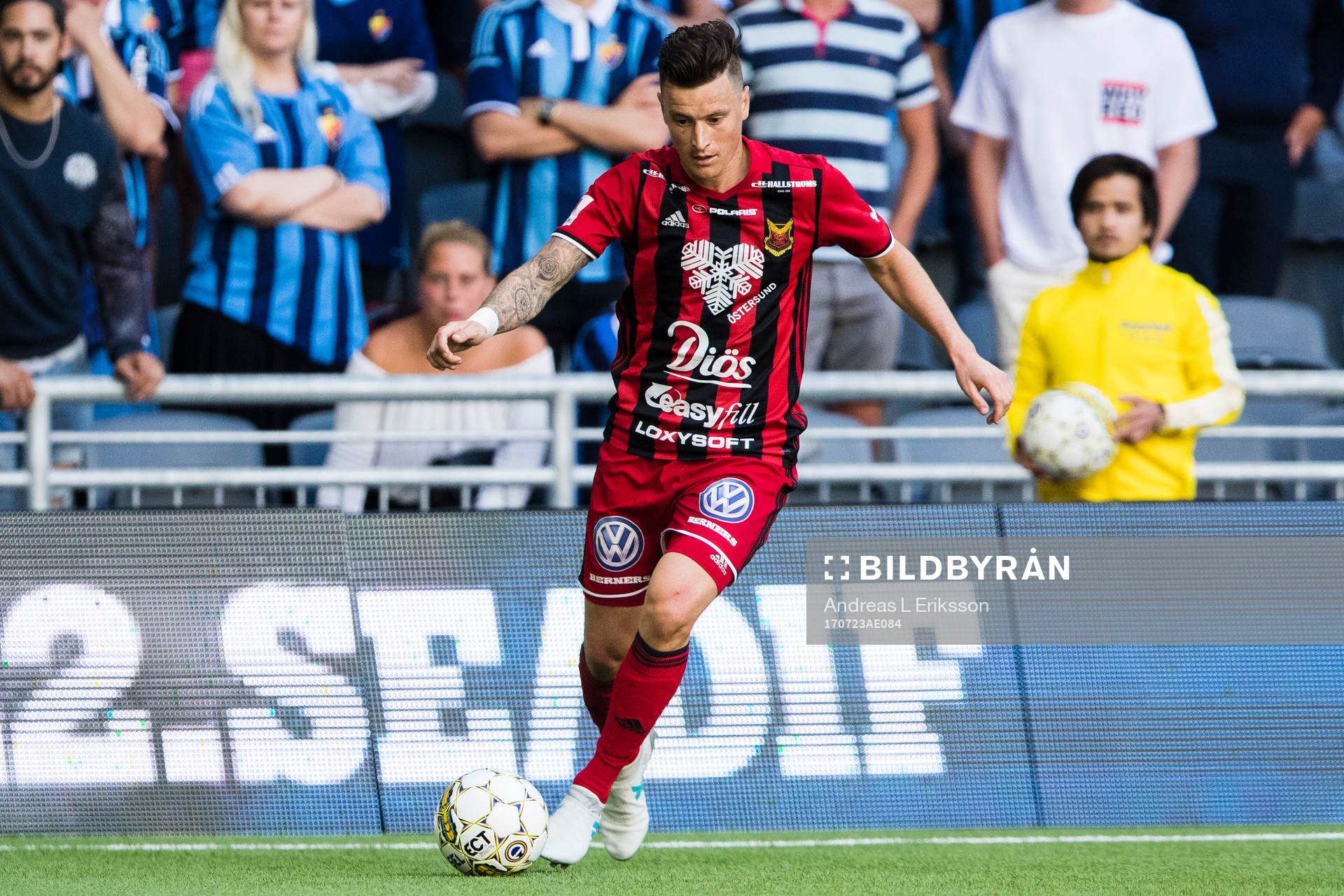 Östersunds Jamie Hopcutt med bollen