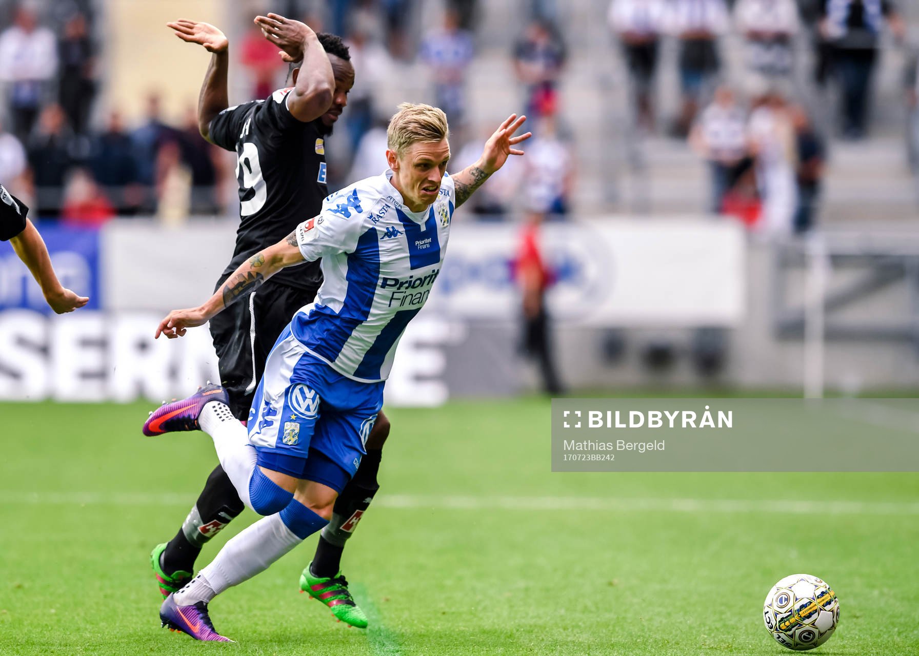 IFK Göteborgs Sören Rieks och Örebros Michael Junior Omoh