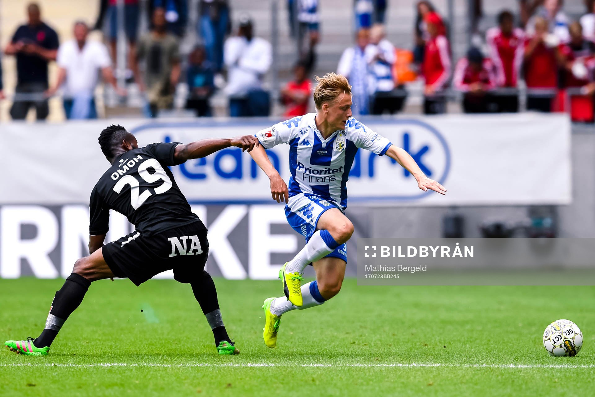 Örebros Michael Junior Omoh och IFK Göteborgs Billy