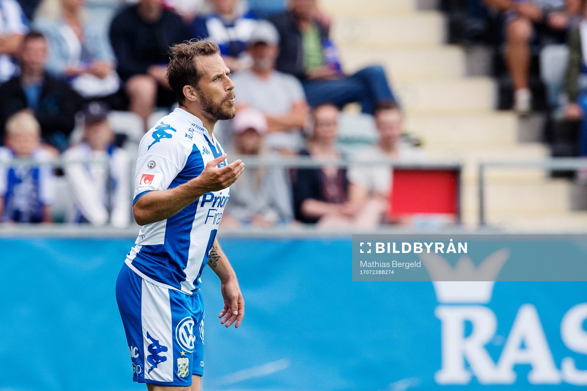 IFK Göteborgs Tobias Hysen reagerar på ett domslut