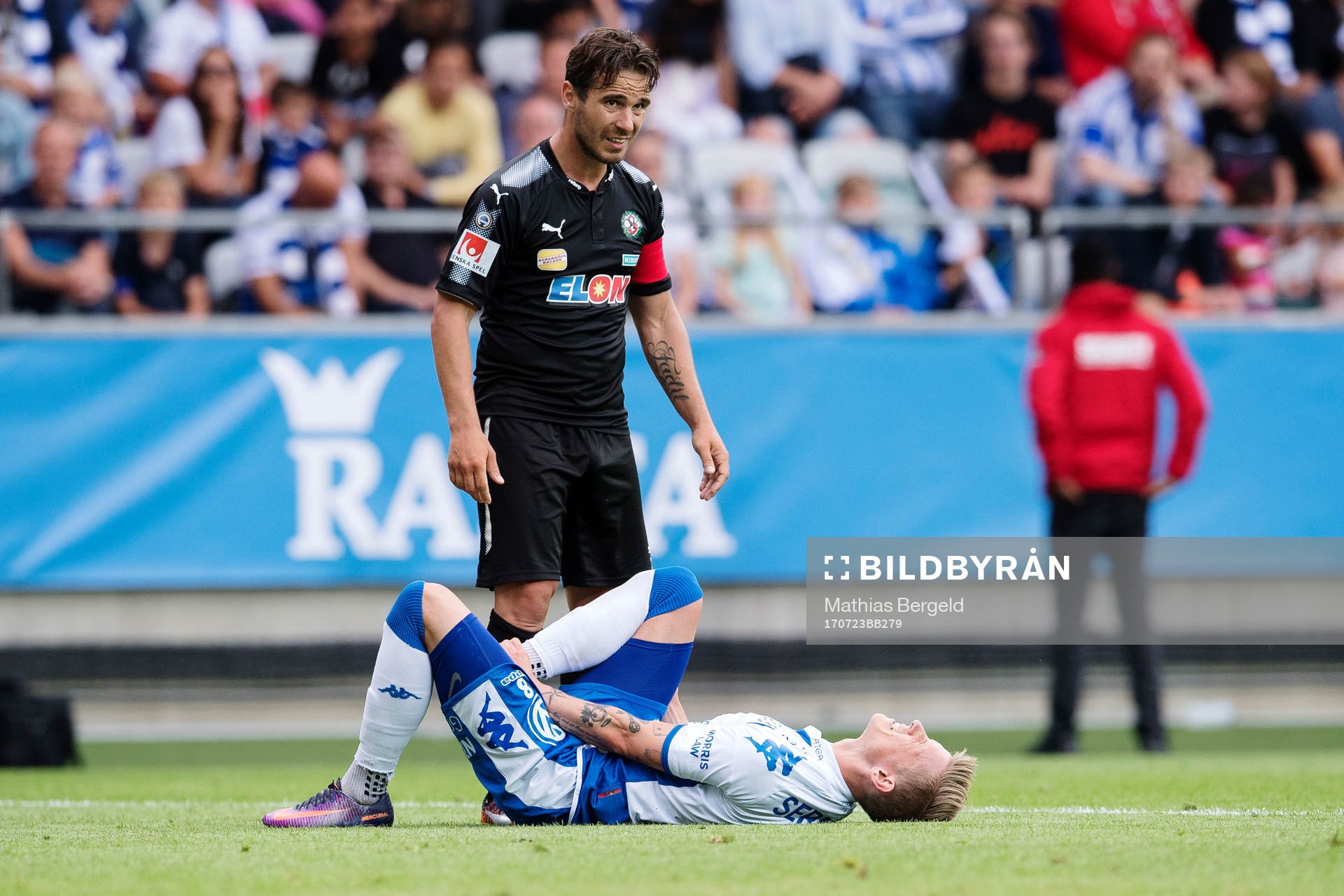 Örebros Nordin Gerzic ser IFK Göteborgs Sören Rieks