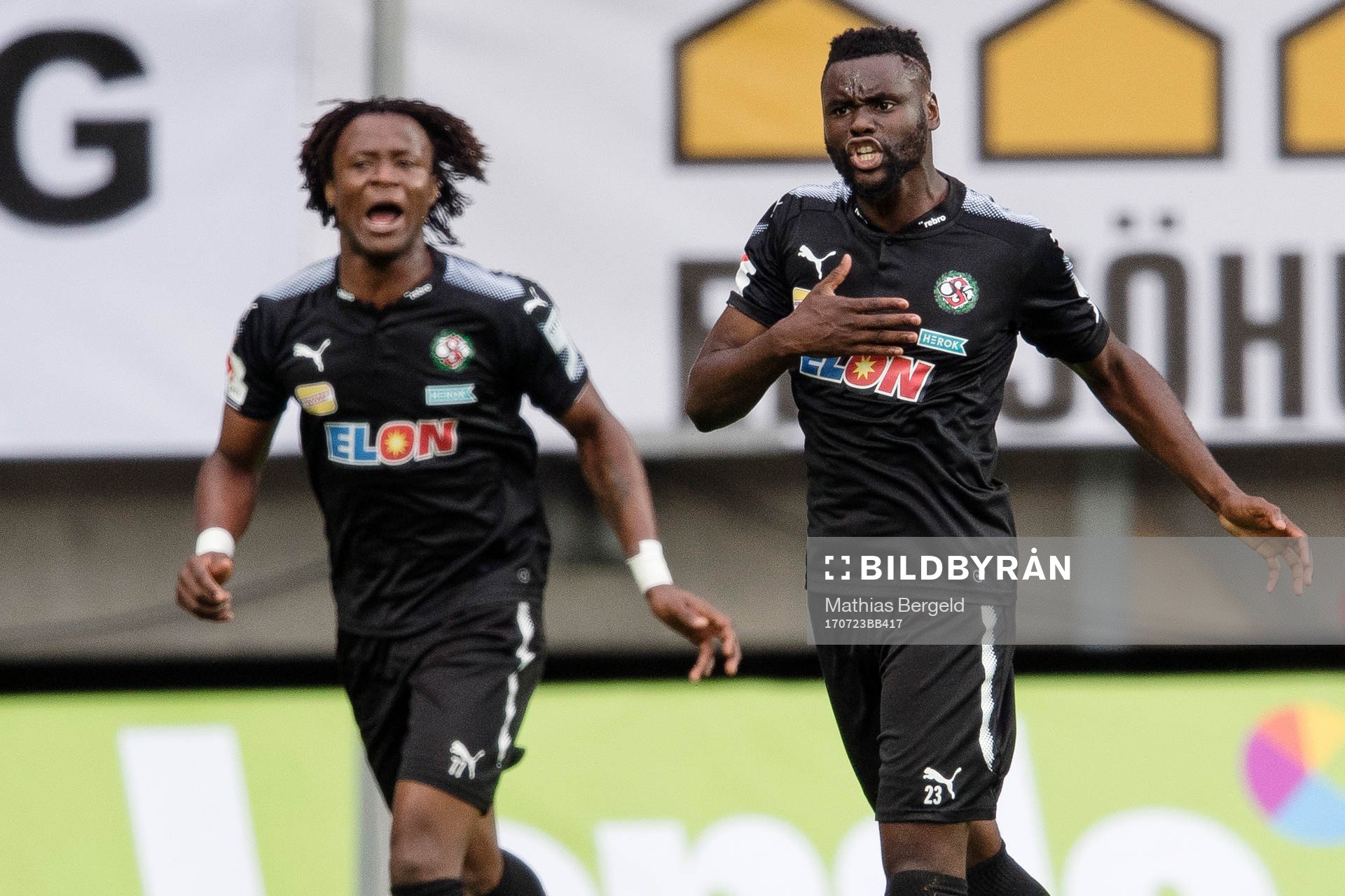 Örebros Kennedy Igboananike jublar med målskytten till 2-2 Maic Sema under fotbollsmatchen i Allsvenskan mellan IFK Göteborg och Örebro den 23 juli 2017 i Göteborg.