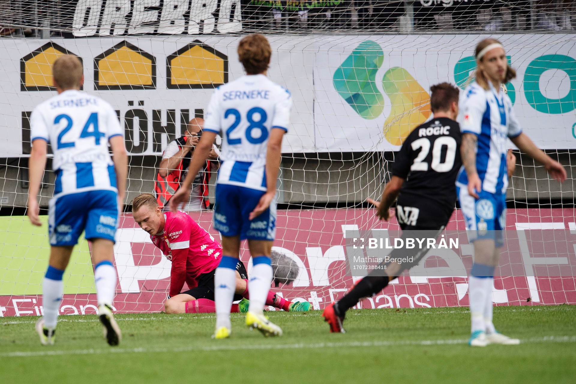 Örebros Maic Sema (ej i bild) gör 2-2-målet på straff