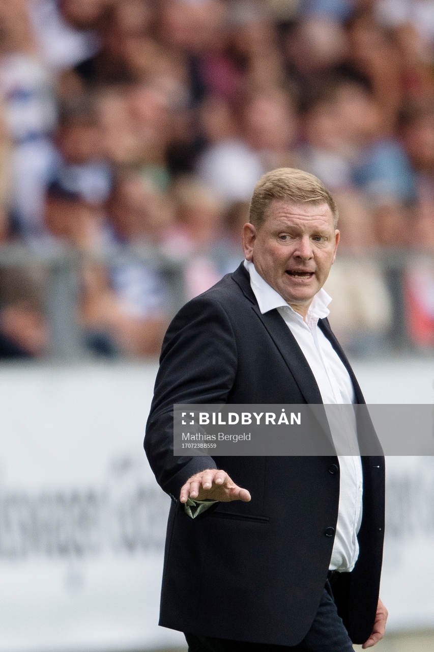 IFK Göteborgs tränare Alf Westerberg gestikulerar