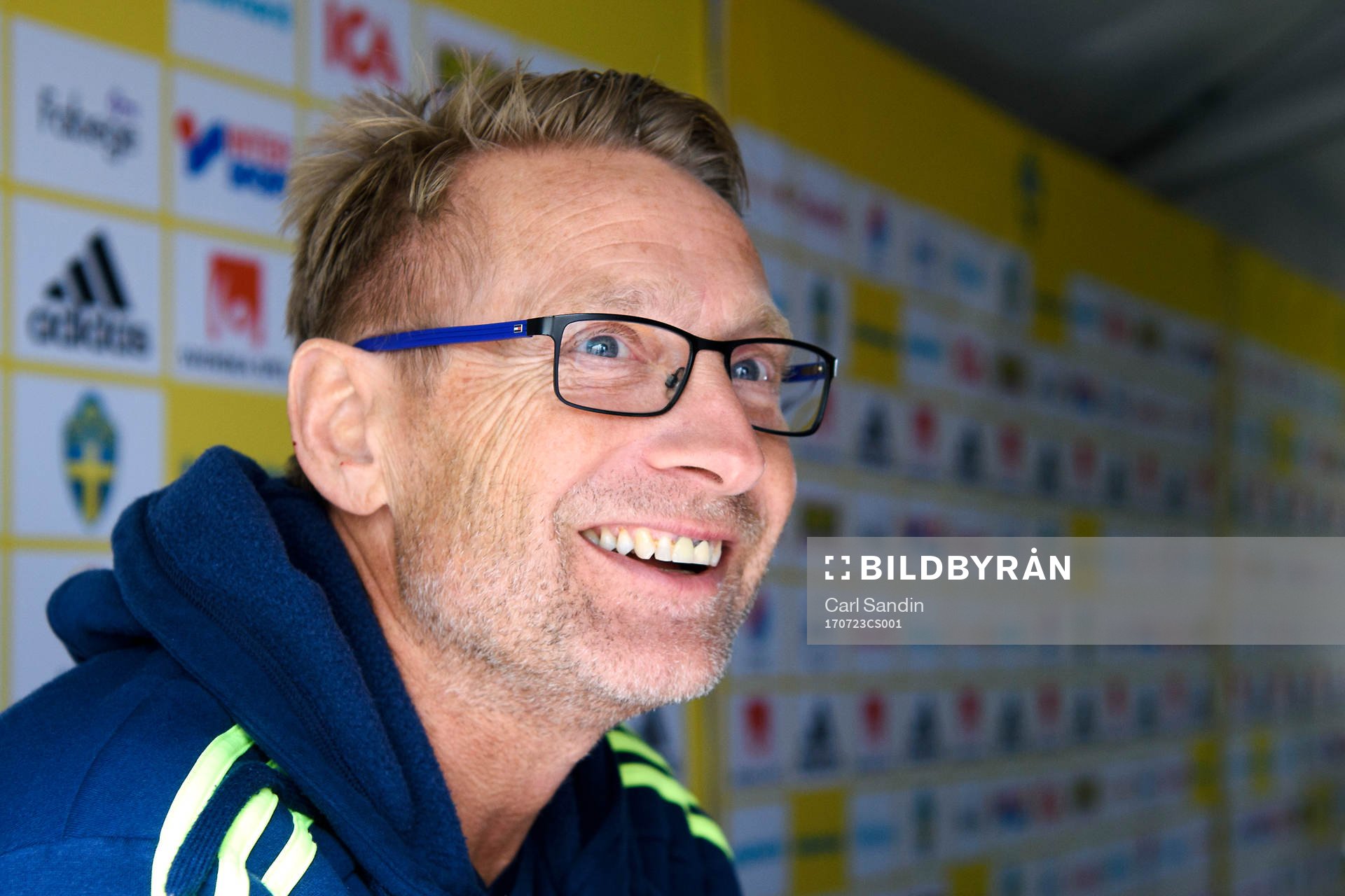 Sveriges italienbevakare Thomas Dennerby blir intervjuad