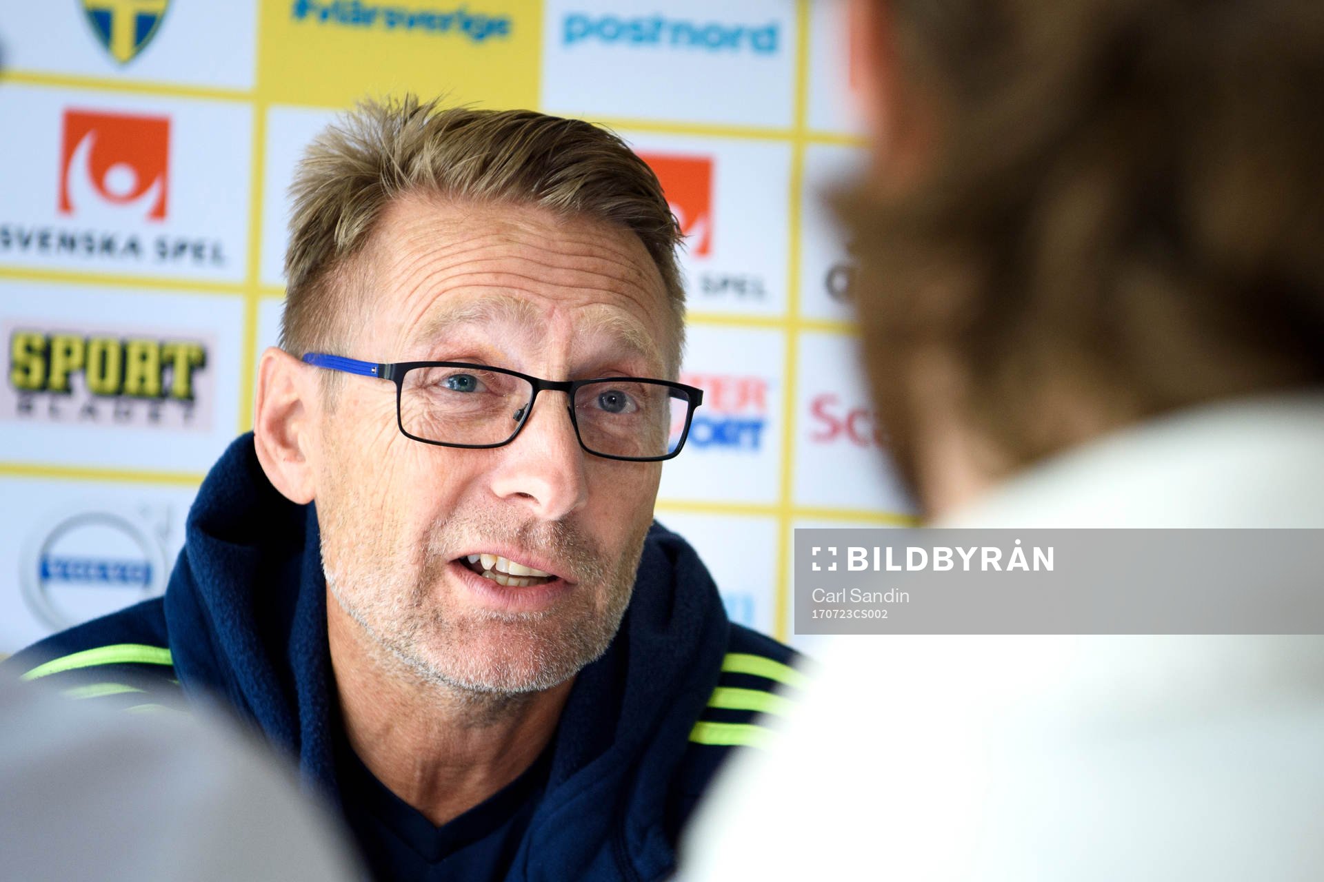 Sveriges italienbevakare Thomas Dennerby blir intervjuad