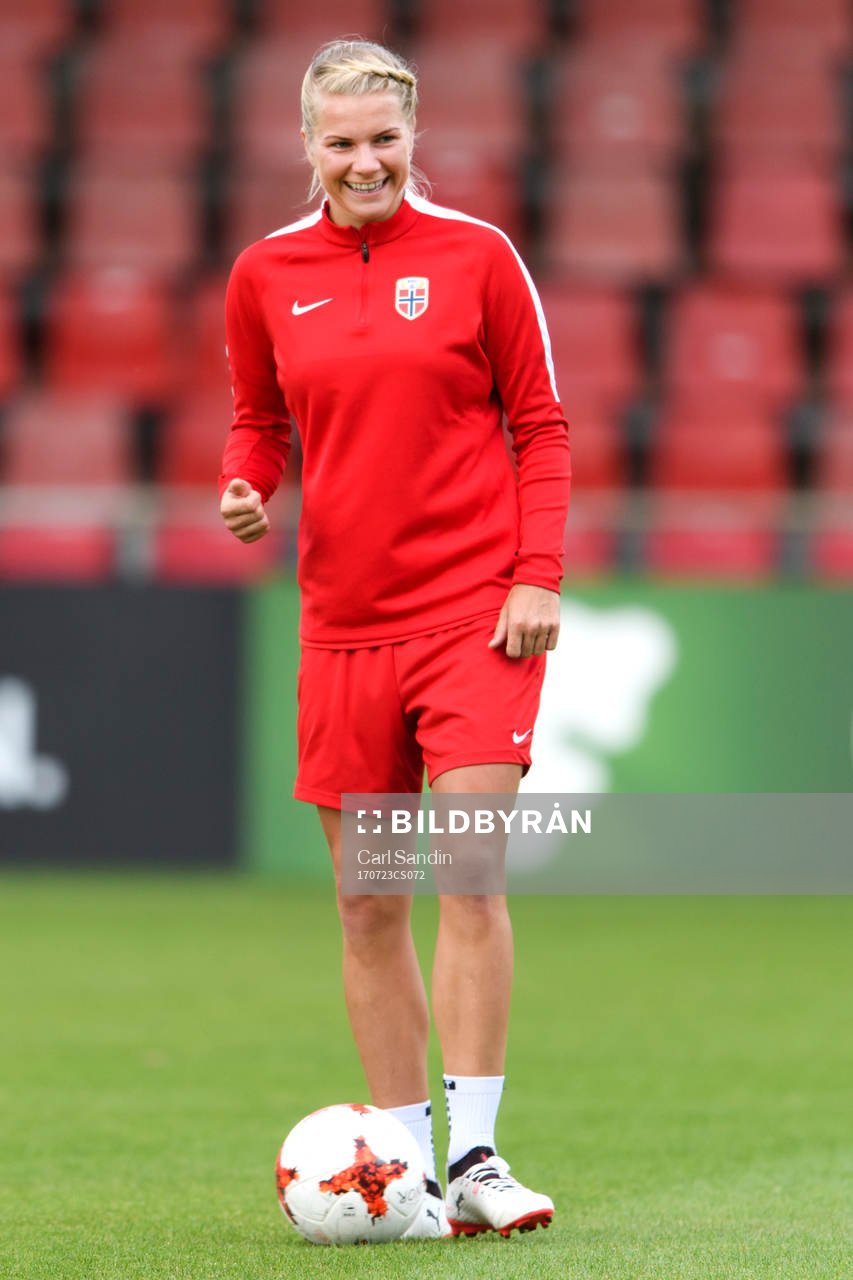 Ada Hegerberg på en träning med det norska landslaget