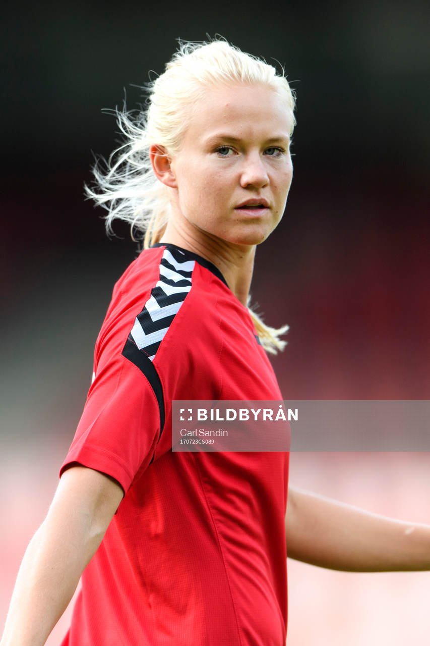Pernille Harder på en träning med det danska landslaget