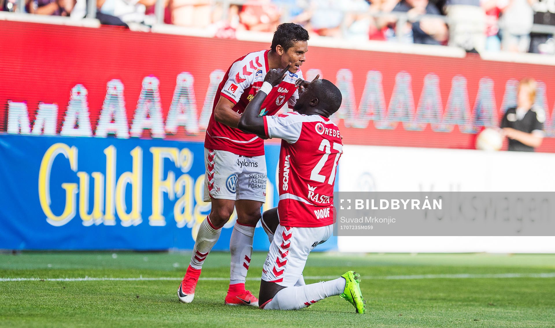 Kalmars Papa Alioune Diouf jublar tillsammans medRomário