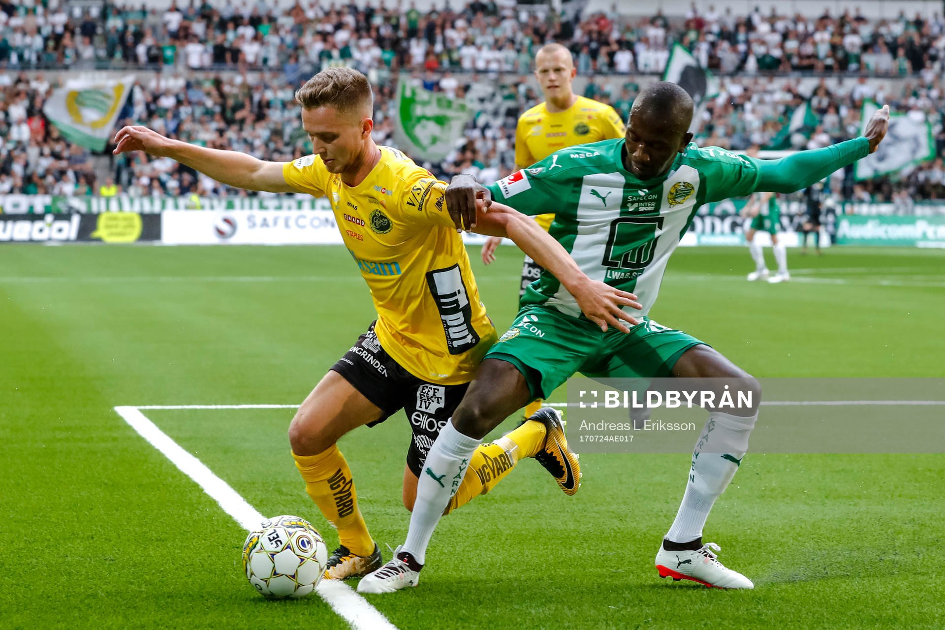 Elfsborgs Adam Lundqvist och Hammarbys Pa Amat Dibba