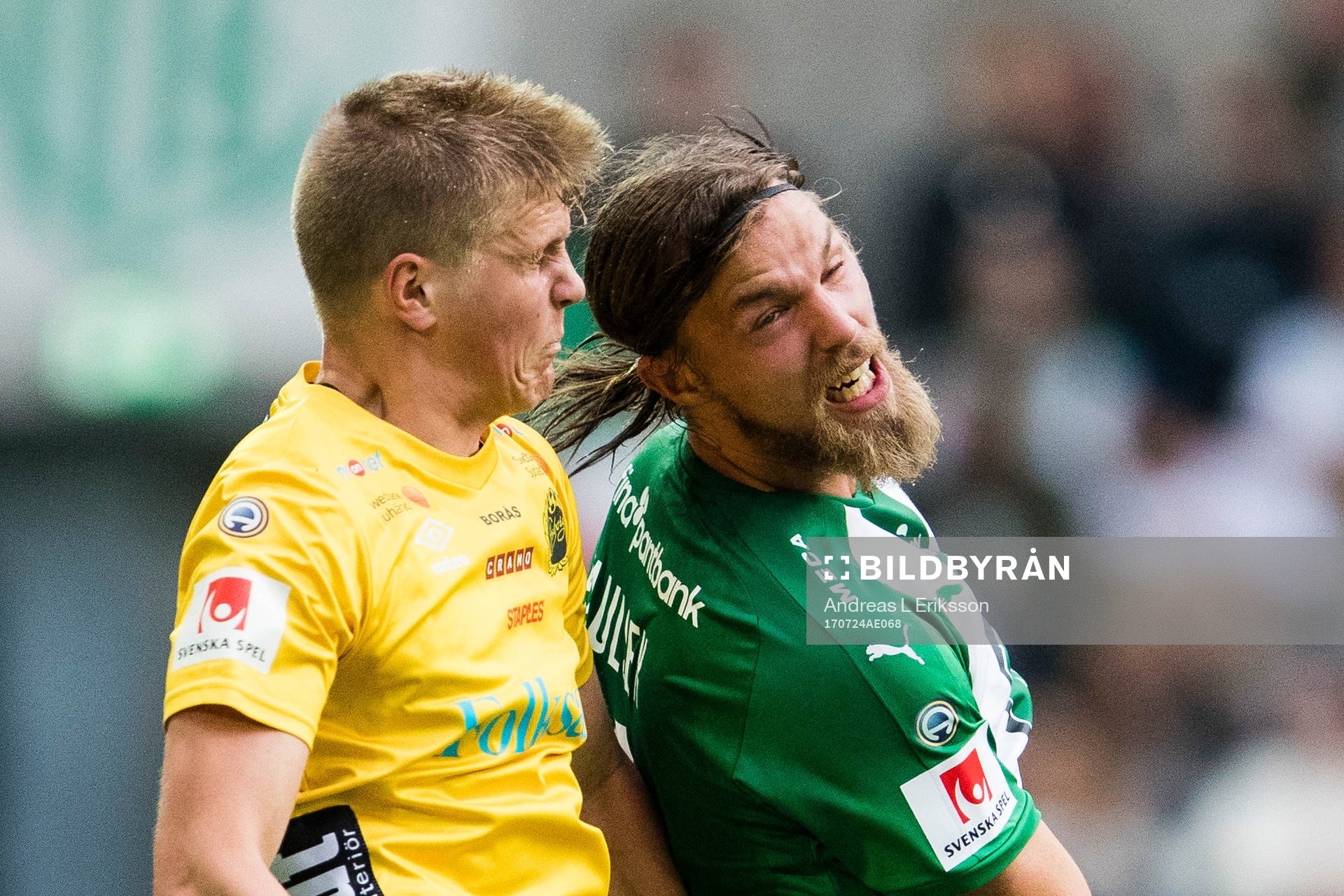 Elfsborgs Joakim Nilsson i en nickduell med Hammarbys