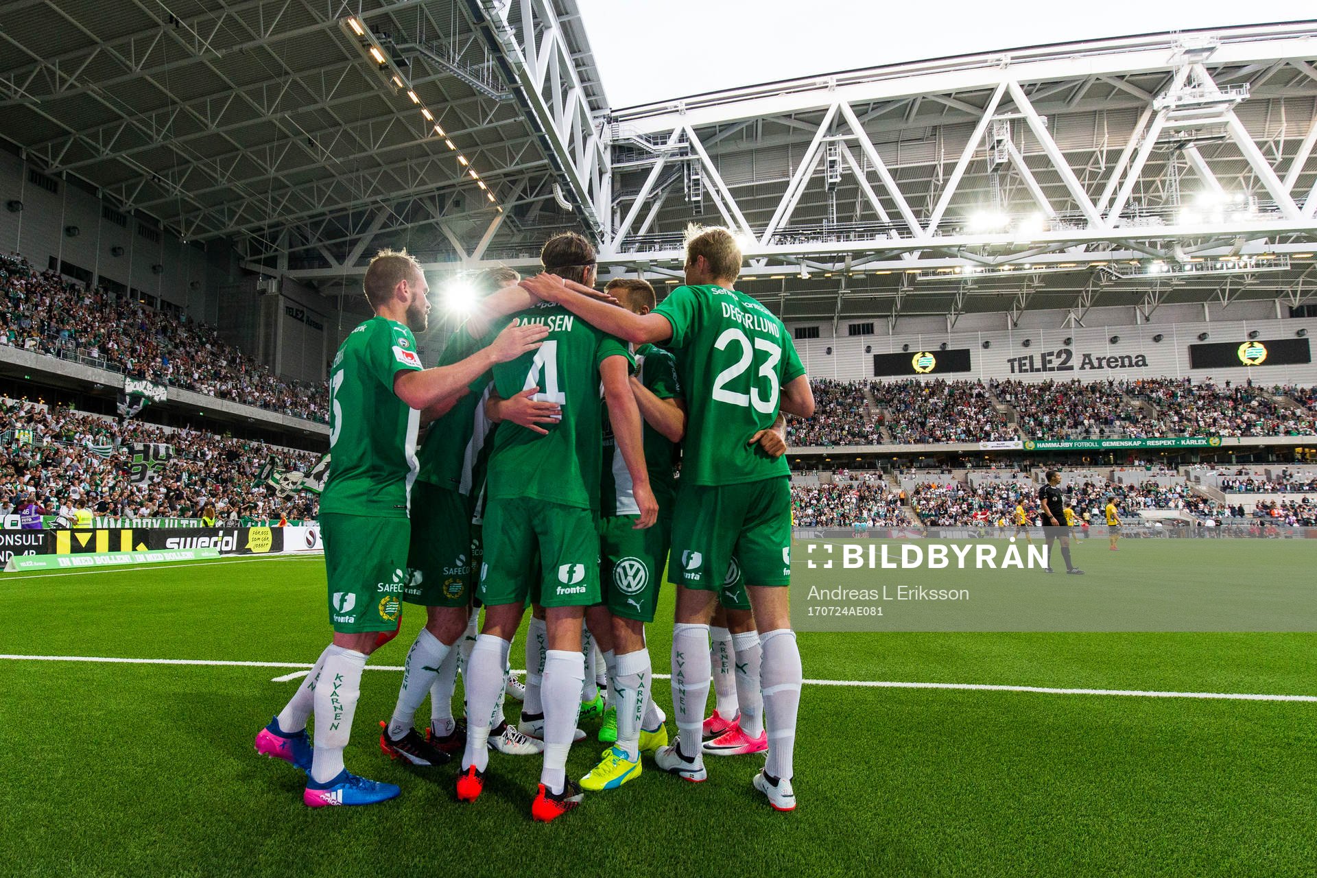 Hammarbys Mads Fenger Nielsen, Björn Paulsen och Marcus Degerlund jublar tillsammans med sina medspelare fter att Paulsen gjort 2-1 för Hammarby under fotbollsmatchen i Allsvenskan mellan Hammarby och Elfsborg den 24 juli 2017 i Stockholm.