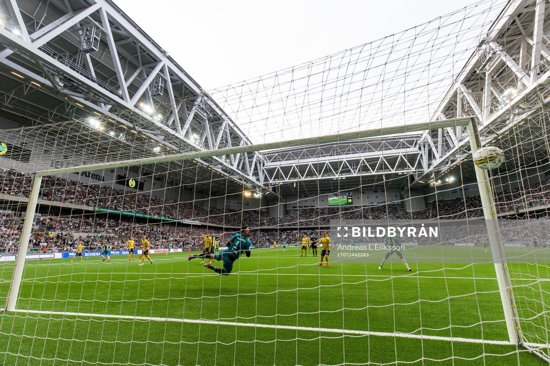 Hammarbys Björn Paulsen gör 1-0 för Hammarby bakom