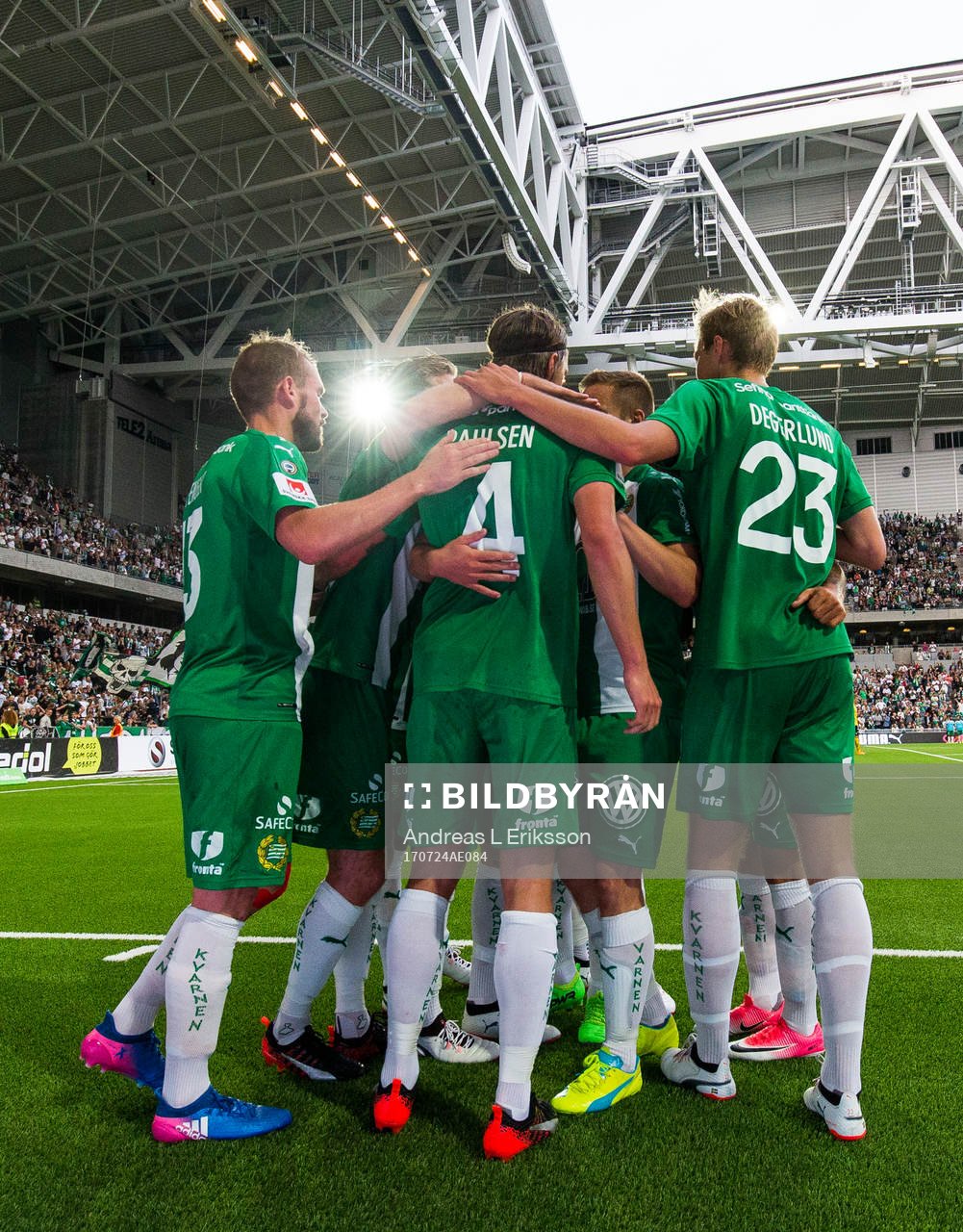 Hammarbys Mads Fenger Nielsen, Björn Paulsen och Marcus Degerlund jublar tillsammans med sina medspelare fter att Paulsen gjort 2-1 för Hammarby under fotbollsmatchen i Allsvenskan mellan Hammarby och Elfsborg den 24 juli 2017 i Stockholm.