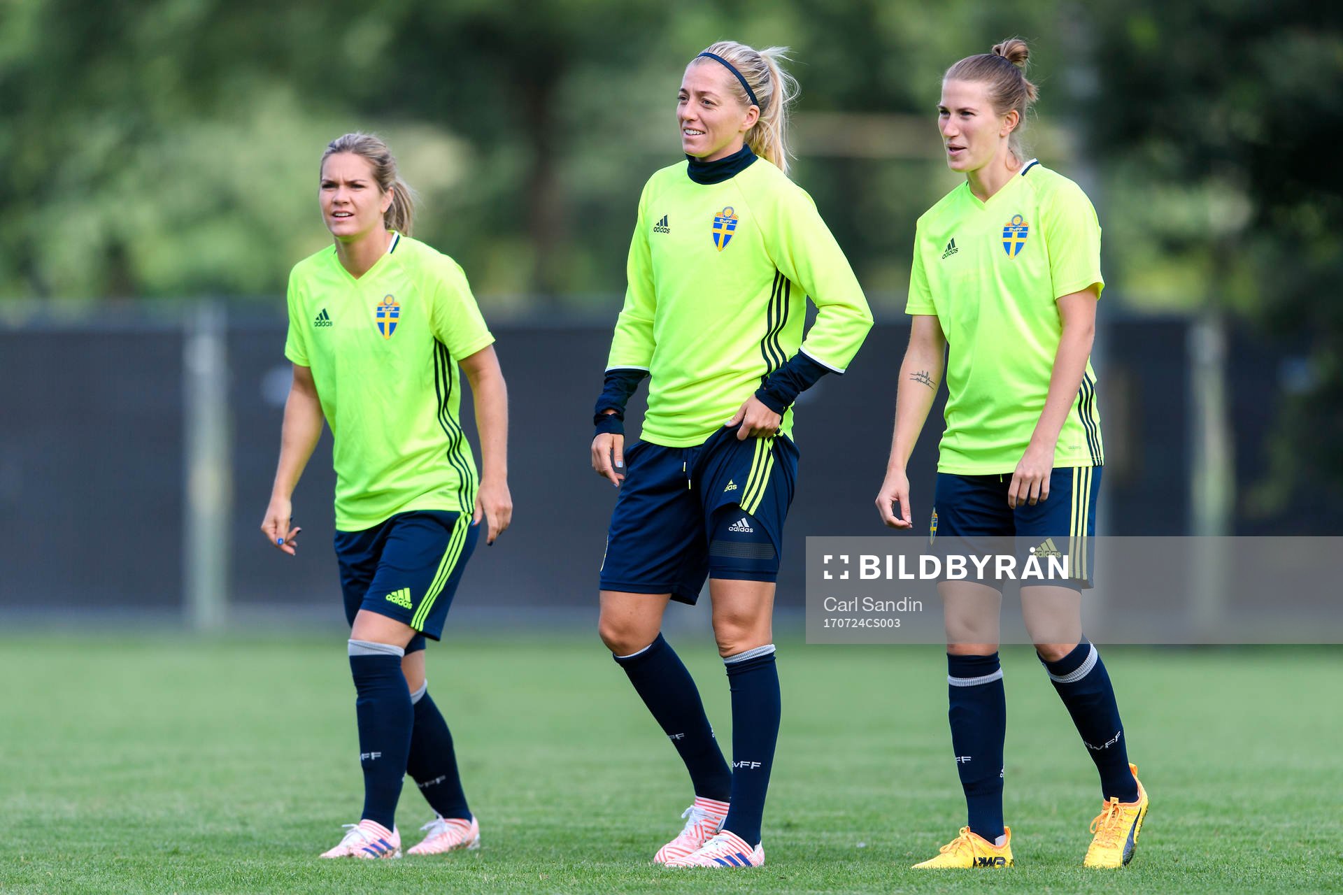 Hanna Folkesson, Linda Sembrant och Emma Berglund på en