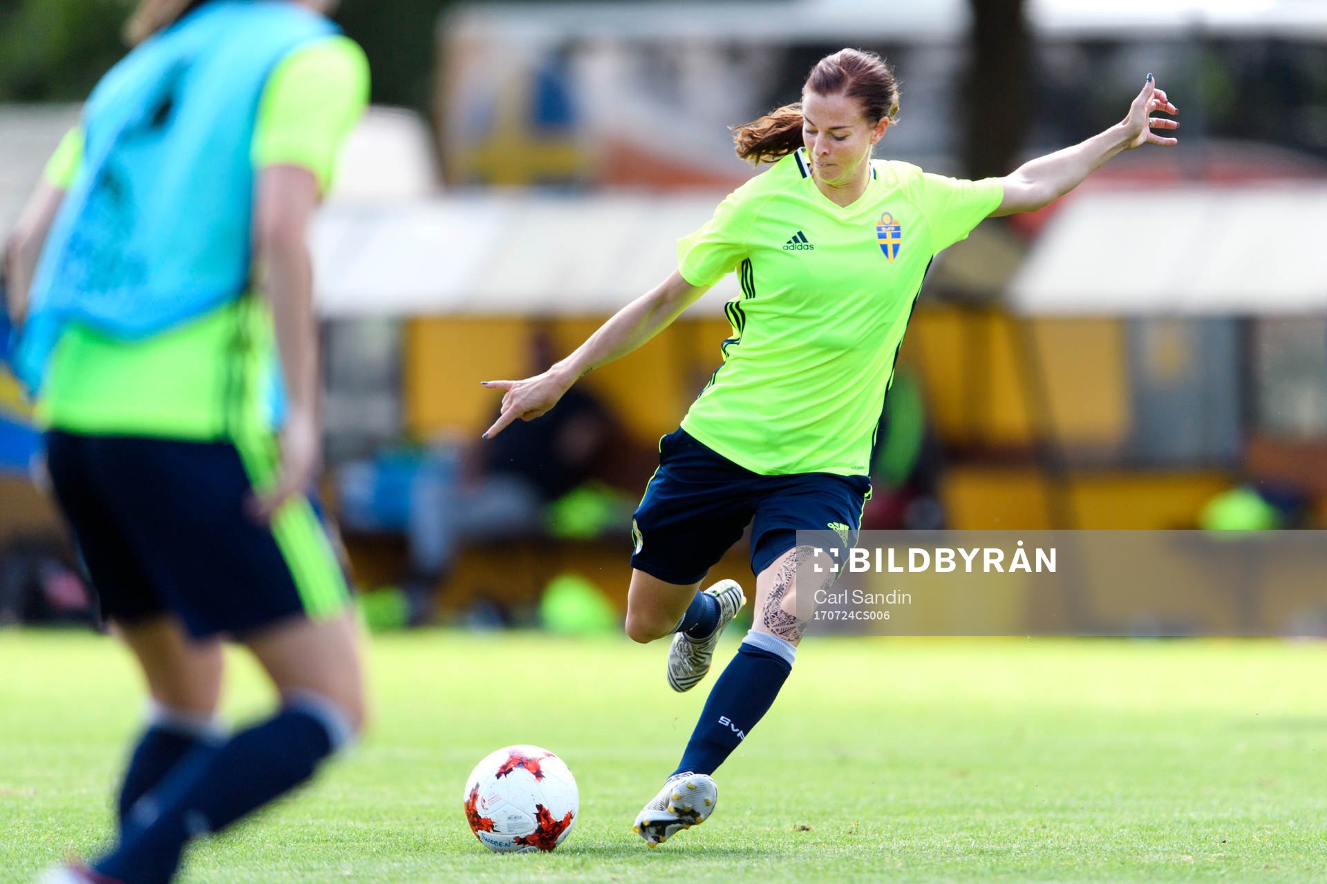 Lotta Schelin på en träning med det svenska landslaget