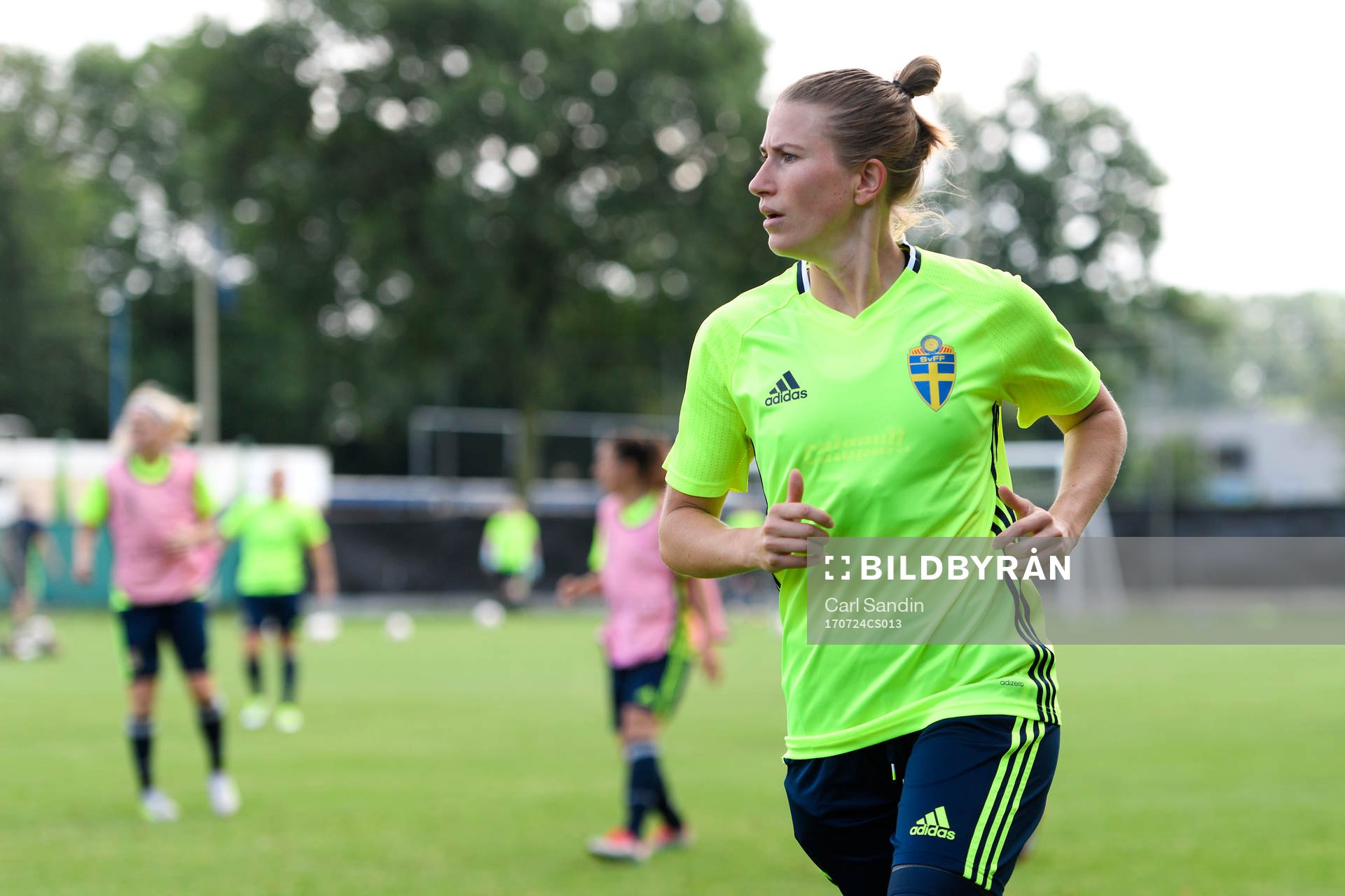 Emma Berglund på en träning med det svenska landslaget