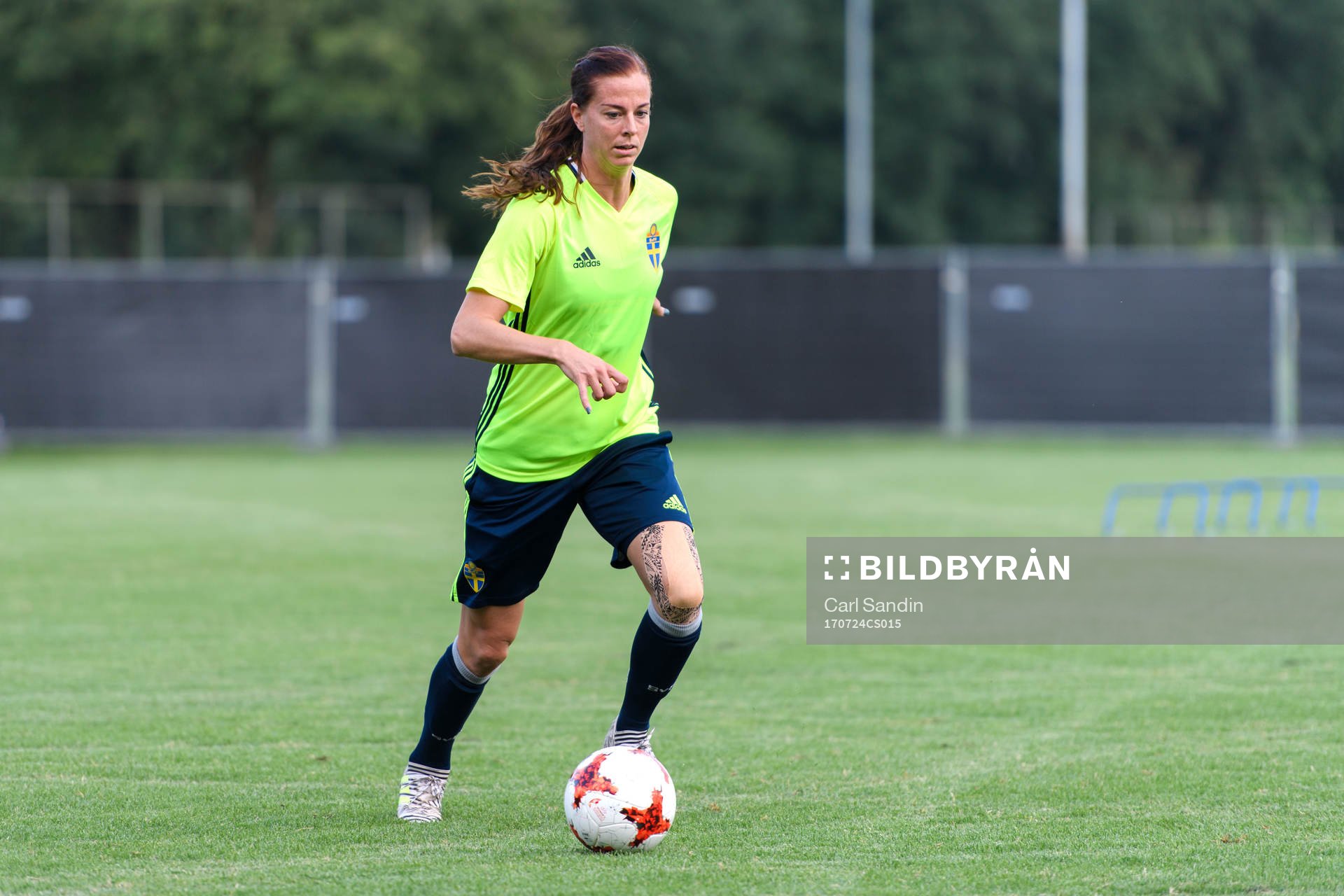 Lotta Schelin på en träning med det svenska landslaget