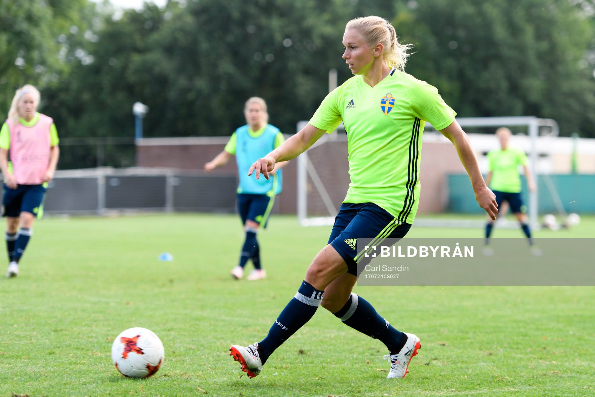 Jonna Andersson på en träning med det svenska landslaget