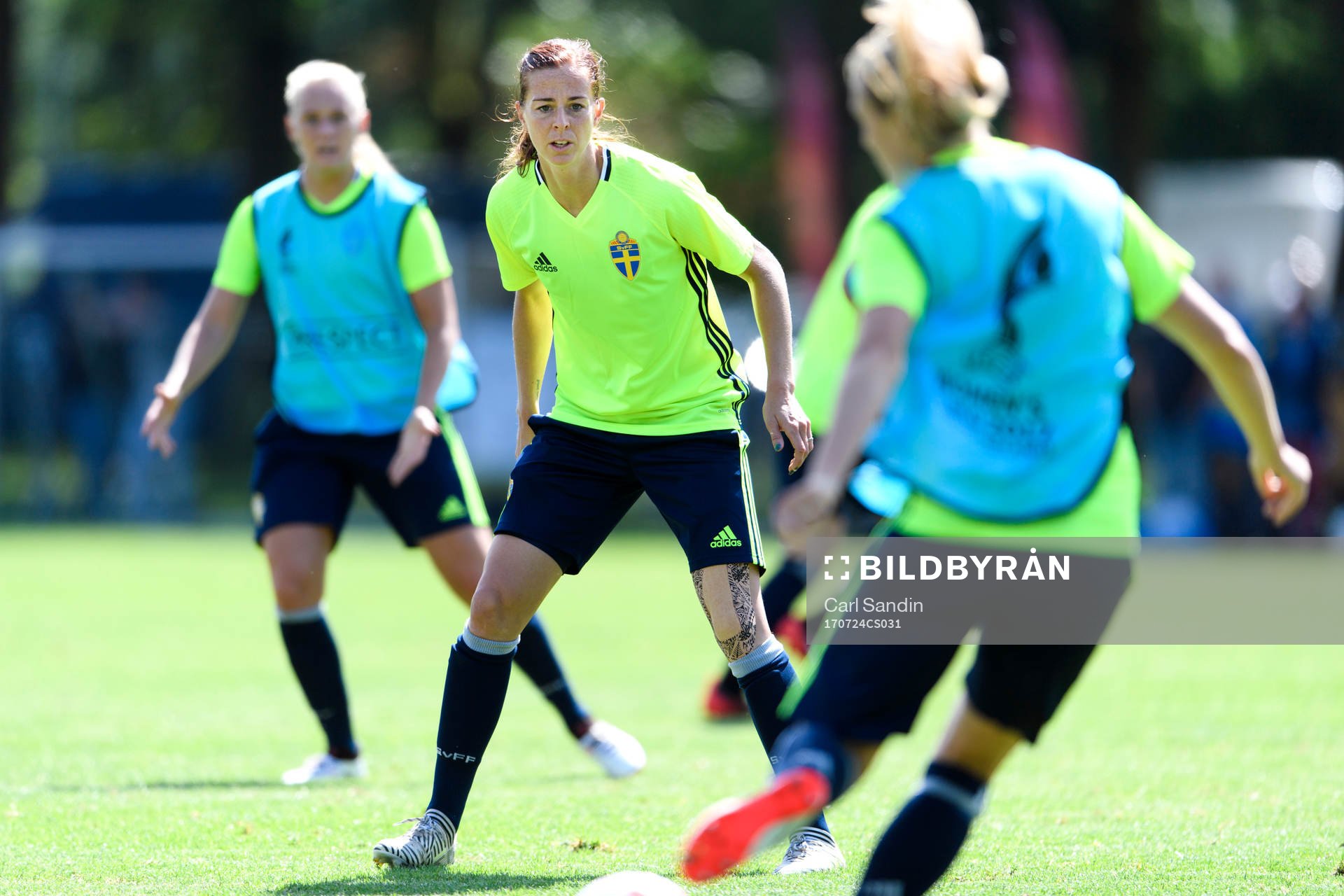 Lotta Schelin på en träning med det svenska landslaget
