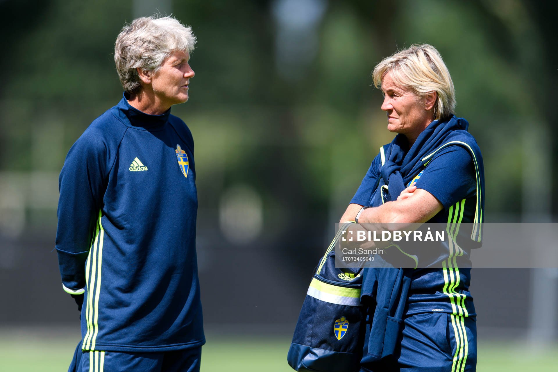 Förbundskapten Pia Sundhage och assisterande