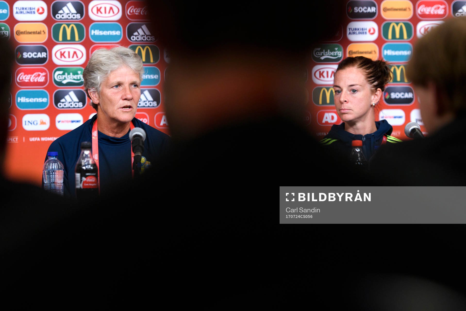 Förbundskapten Pia Sundhage och Lotta Schelin på en presskonferens med det svenska landslaget under dag 9 av fotbolls-EM den 24 juli 2017 i Doetinchem.