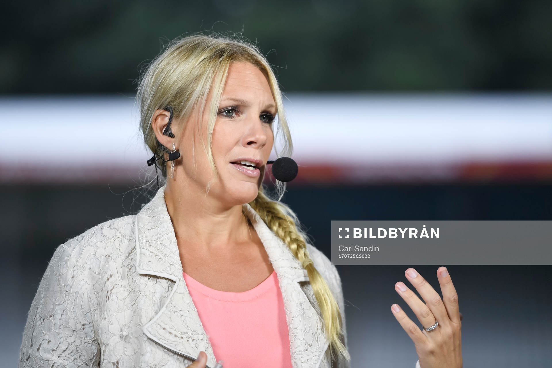 Anna Brolin före matchen mellan Sverige och Italien