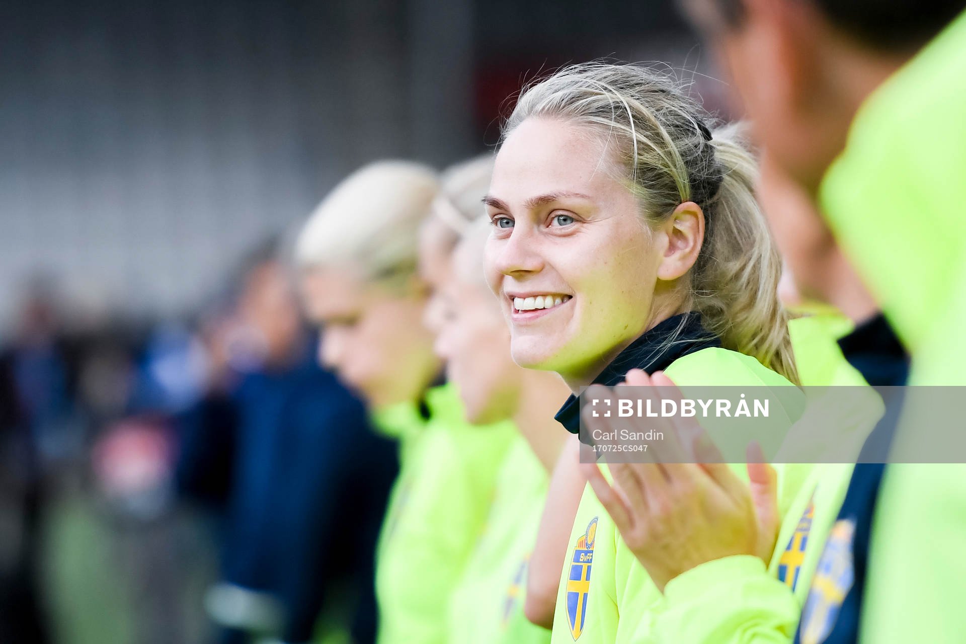 Sveriges Lisa Dahlkvist på bänken före matchen mellan