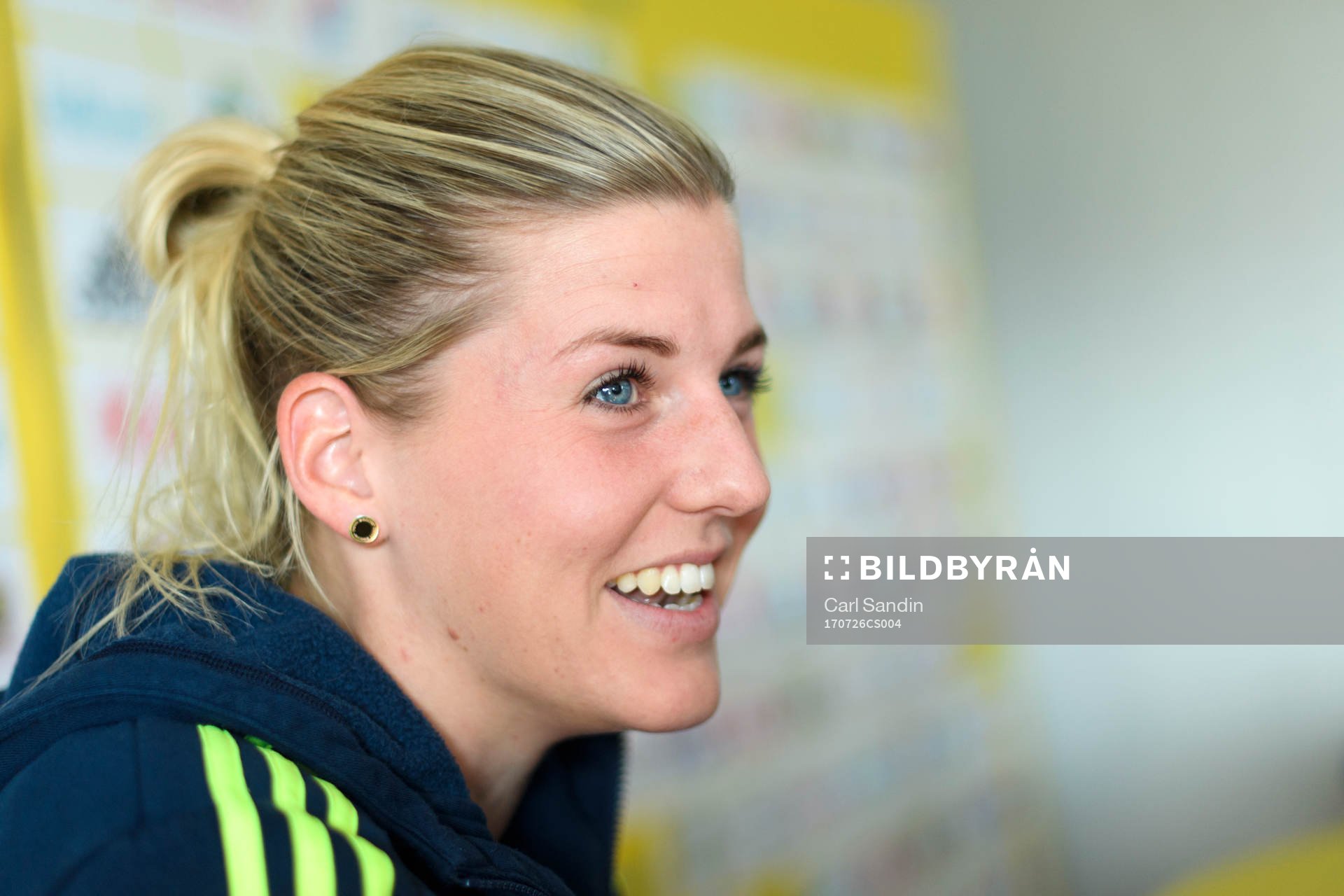 Olivia Schough blir intervjuad på en pressträff med det svenska landslaget under dag 11 av fotbolls-EM den 26 juli 2017 i Arnhem.