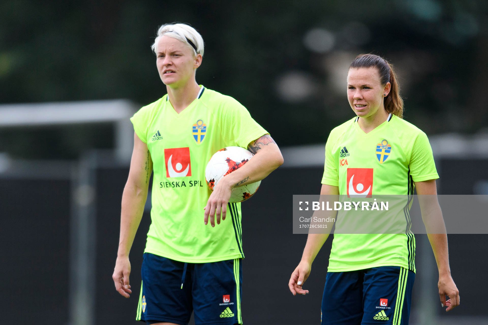 Nilla Fischer och Jessica Samuelsson på en träning med