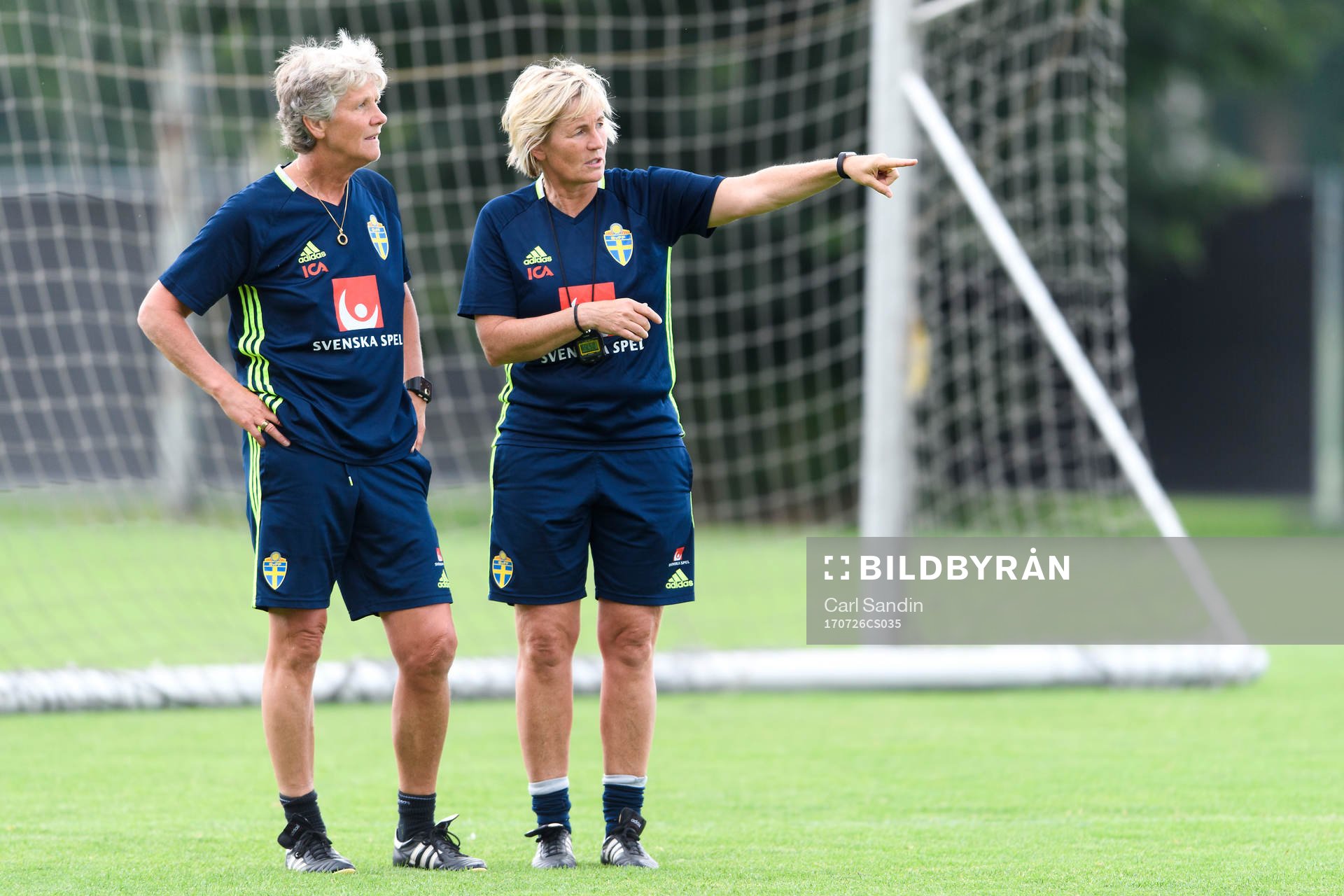 Förbundskapten Pia Sundhage och assisterande