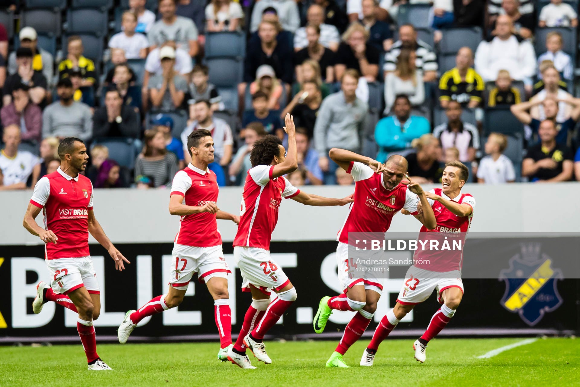 Bragas Raul Silva (2:a höger) gör 0-1 under fotbollsmatchen i kvalet till Europa League mellan AIK och SC Braga den 27 Juli 2017 i Stockholm.