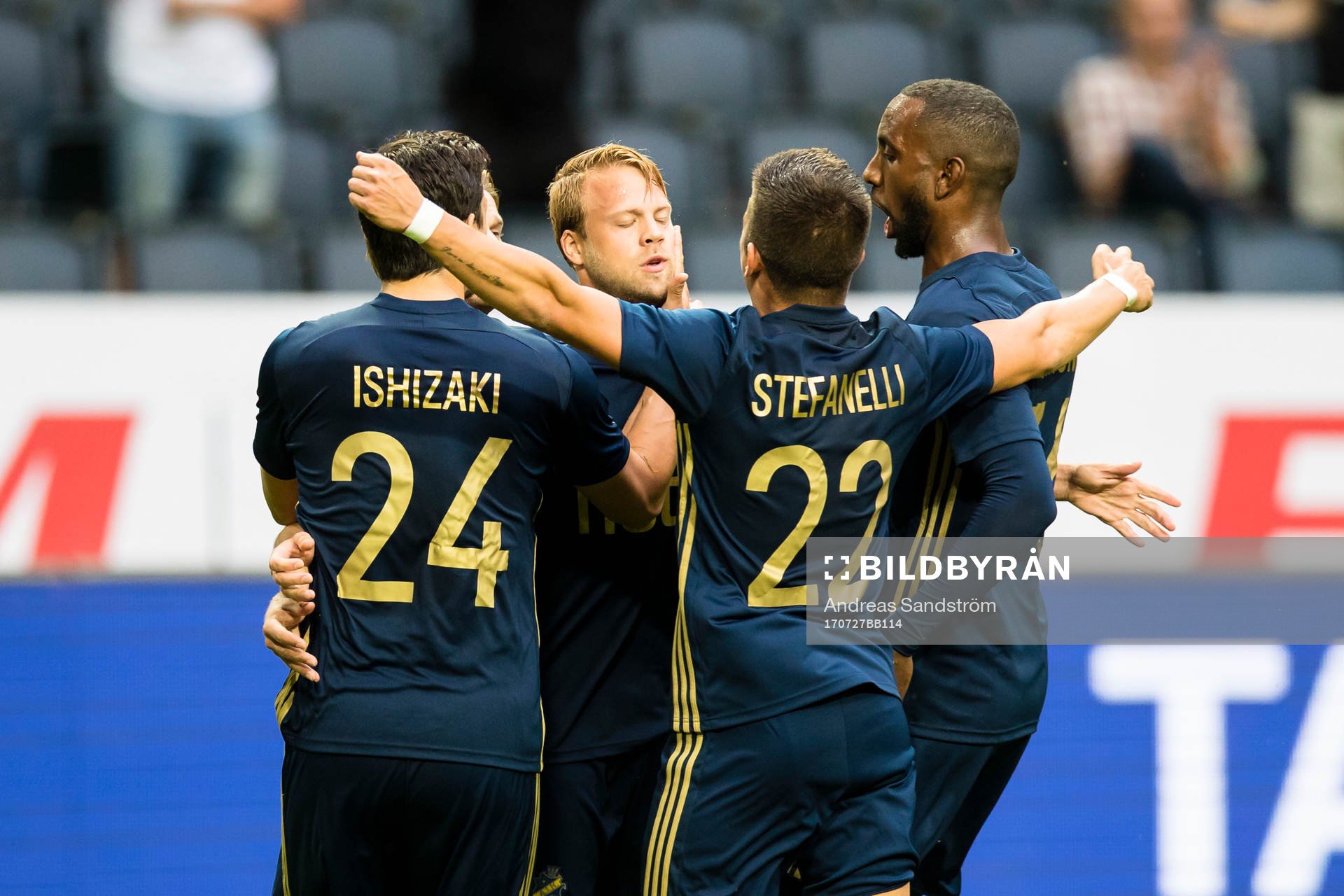 AIK:s Daniel Sundgren (m) gör 1-1 på straff och firar med lagkamrater under fotbollsmatchen i kvalet till Europa League mellan AIK och SC Braga den 27 Juli 2017 i Stockholm. 