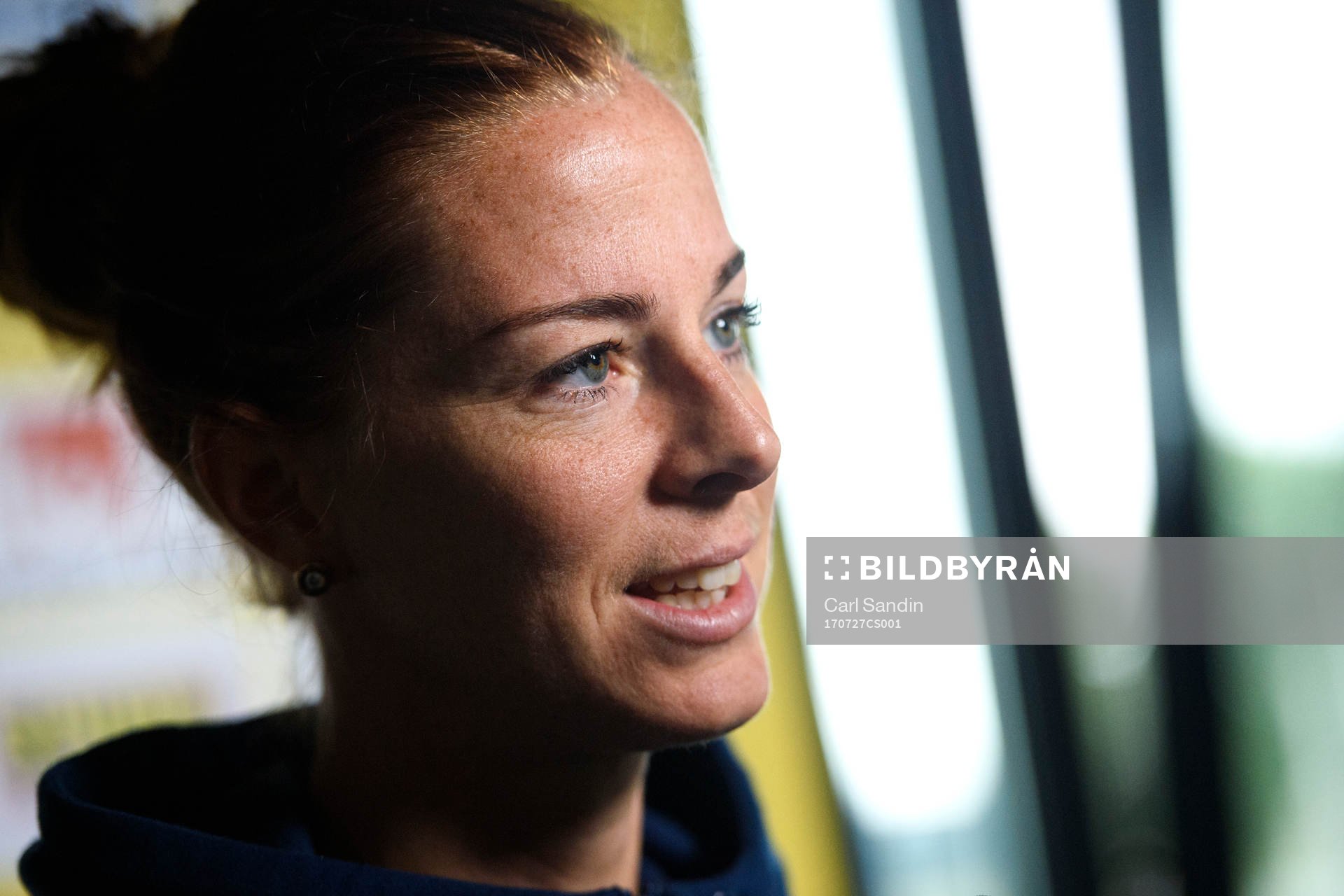Lotta Schelin blir intervjuad på en pressträff med det