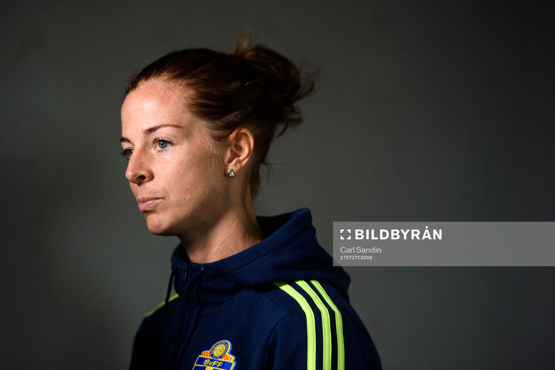 Lotta Schelin blir intervjuad på en pressträff med det