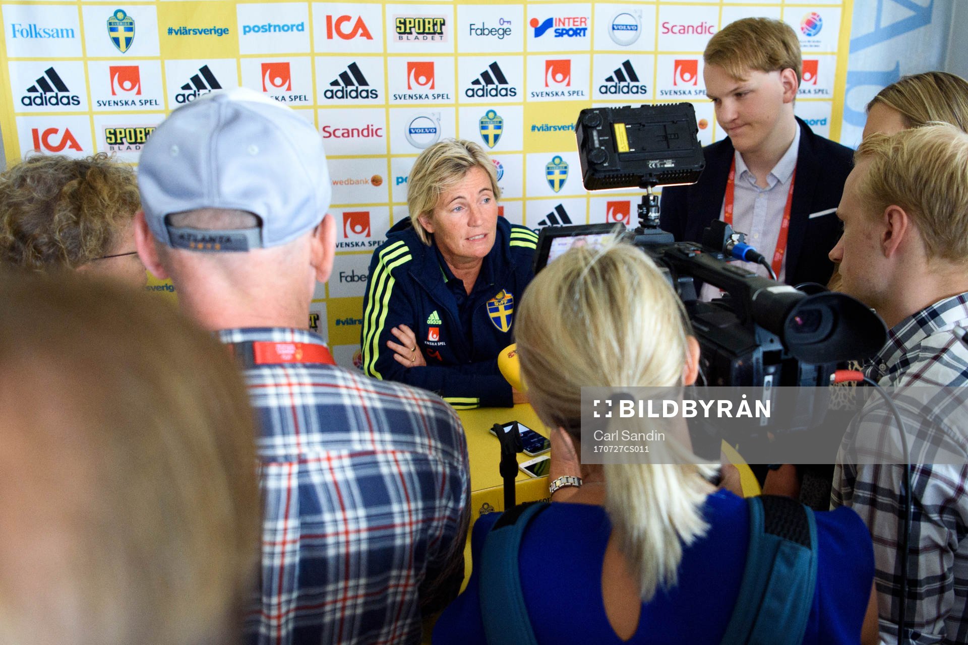 Assisterande förbundskapten Lilie Persson blir intervjuad på en pressträff med det svenska landslaget under dag 12 av fotbolls-EM den 27 juli 2017 i Arnhem.
